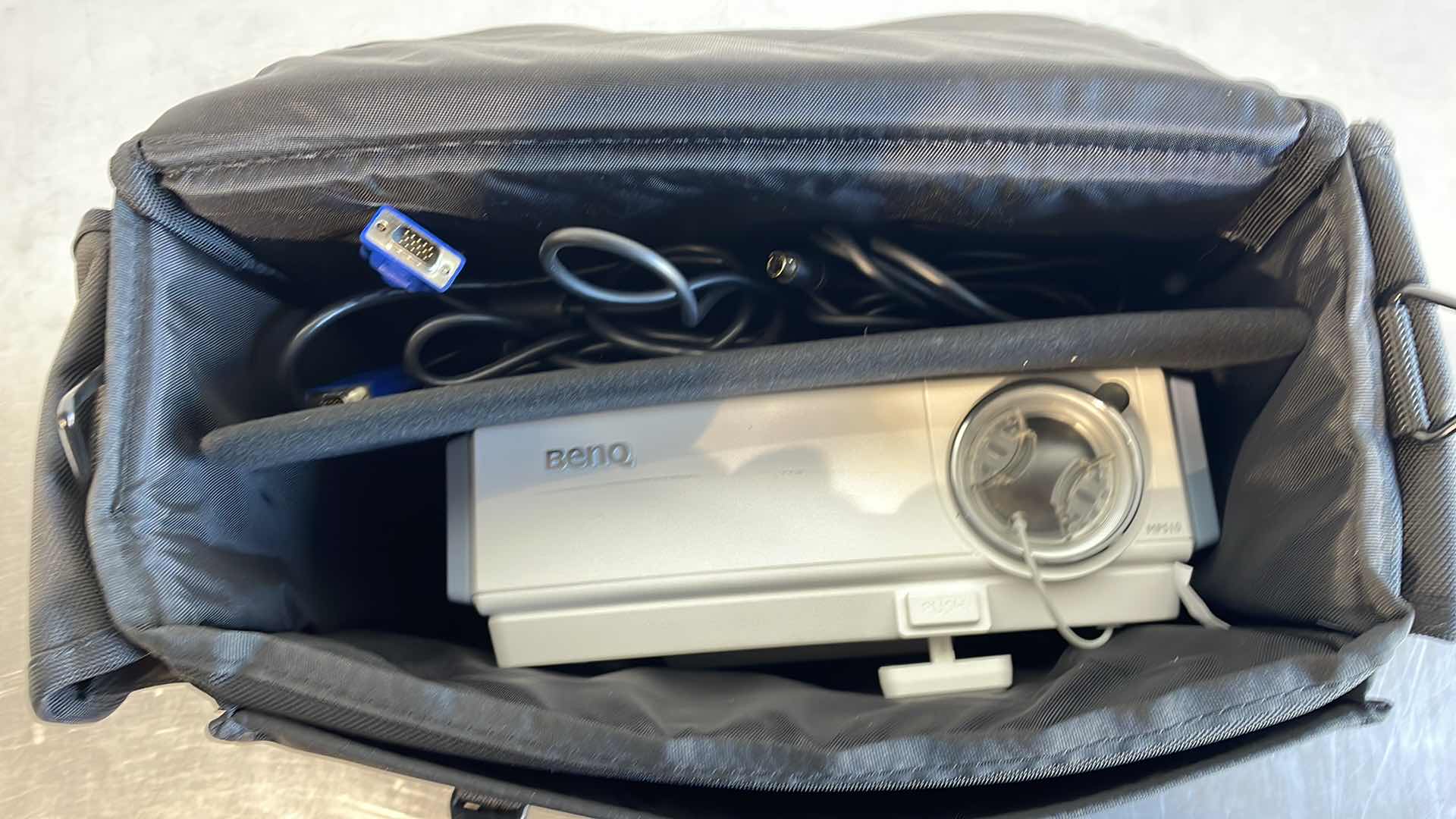 Photo 7 of BENQ MP510 DIGITAL PROJECTOR WITH CASE