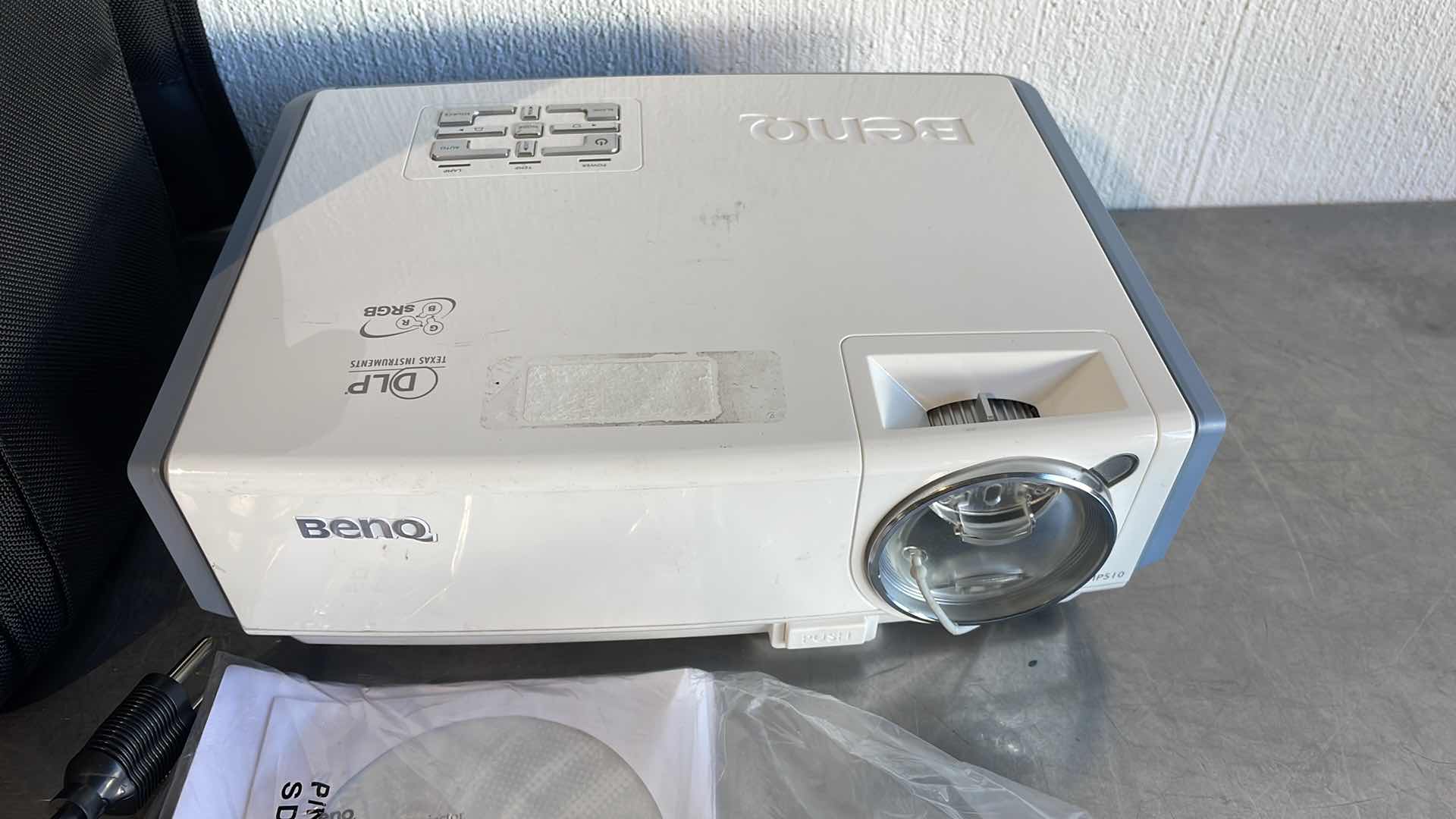 Photo 2 of BENQ MP510 DIGITAL PROJECTOR WITH CASE