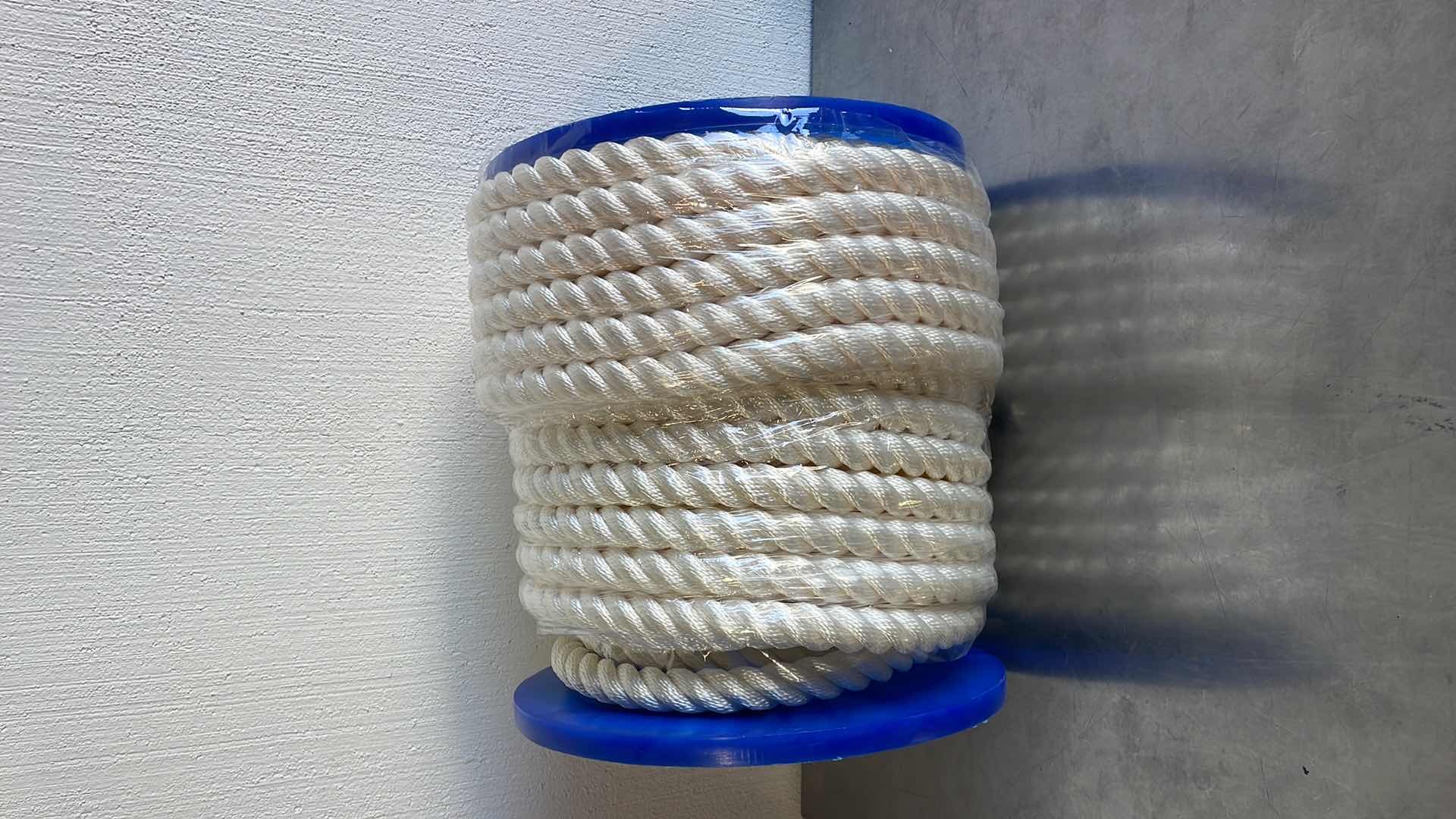 Photo 3 of 1"-150' PREMIUM NYLON ROPE T.W EVANS CORDAGE 39 LB