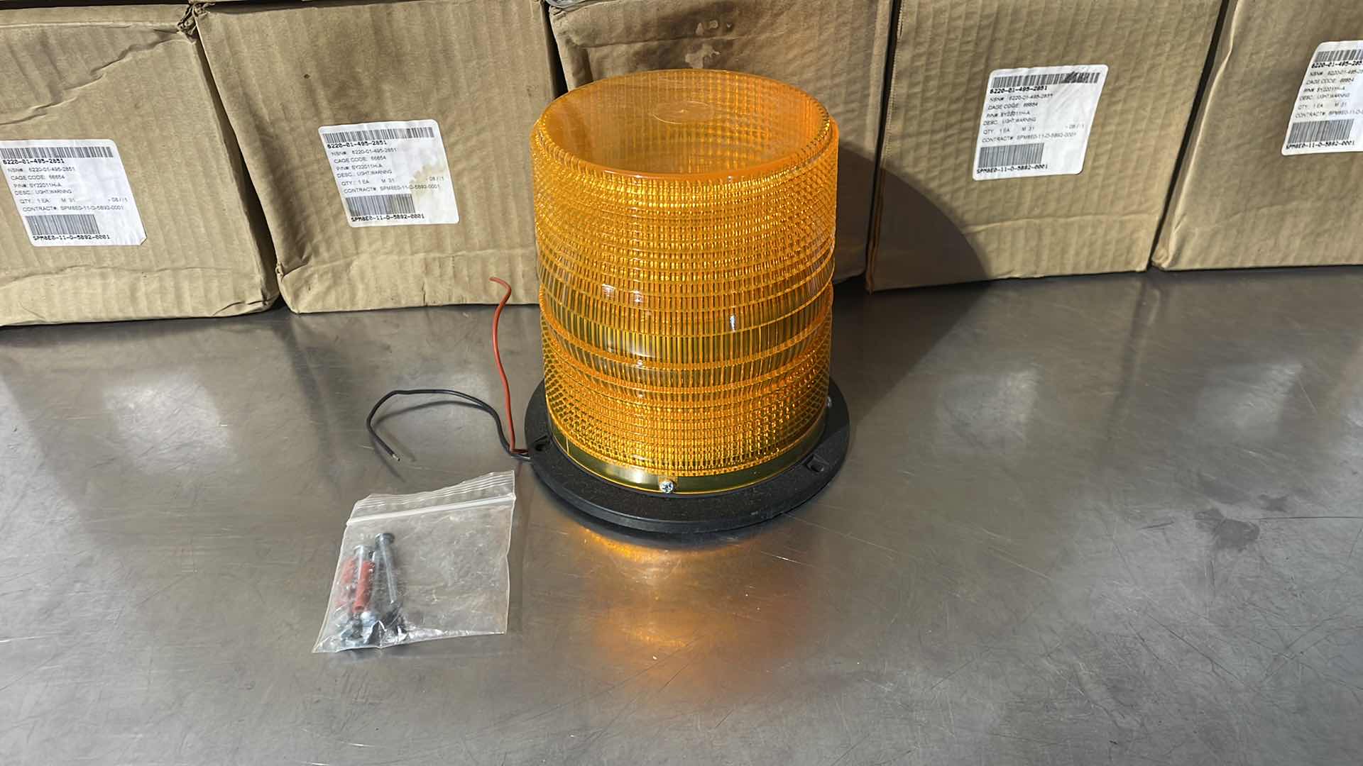 Photo 2 of 6220-01-495-2851 12V 24V AMBER STROBE WARNING LIGHT SY22011H-A 33450 5" ROUND (10)