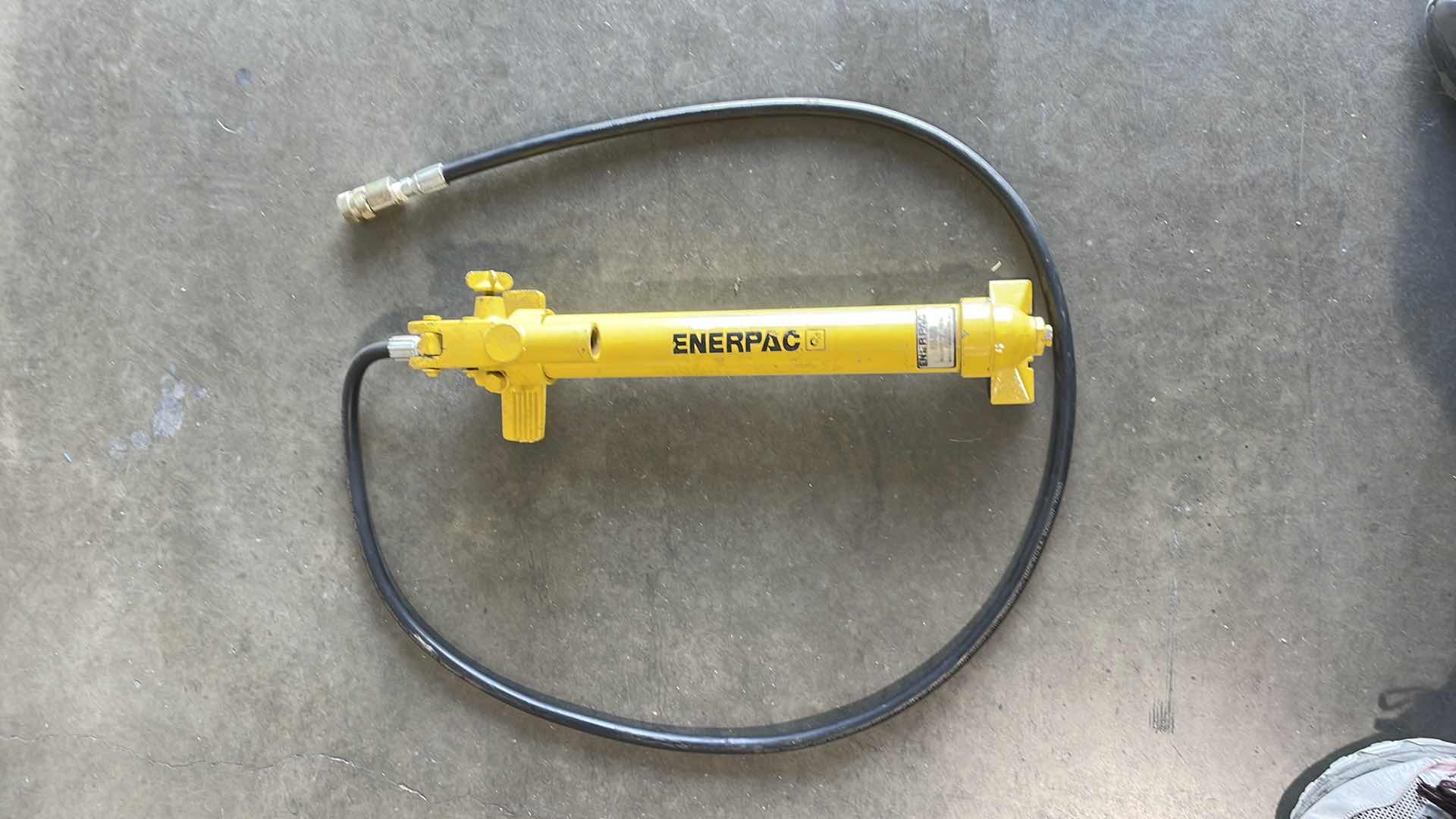 Photo 1 of ENERPAC P39-6000 HYDRAULIC HAND PUMP