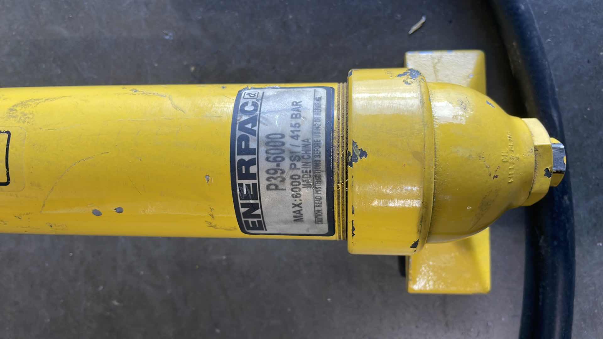 Photo 2 of ENERPAC P39-6000 HYDRAULIC HAND PUMP