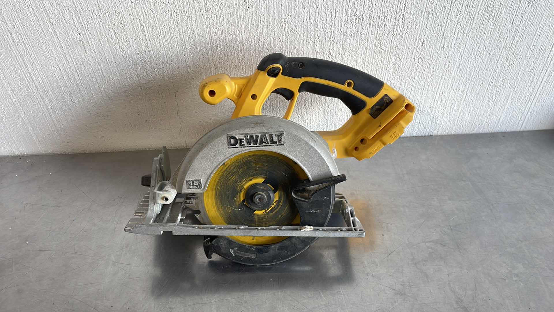 Photo 4 of DEWALT 18V DRILL DRIVER DC720, 18V HAMMER DRILL DCD950 AND 18V 6-1/2” CIRCULAR SAW DC390