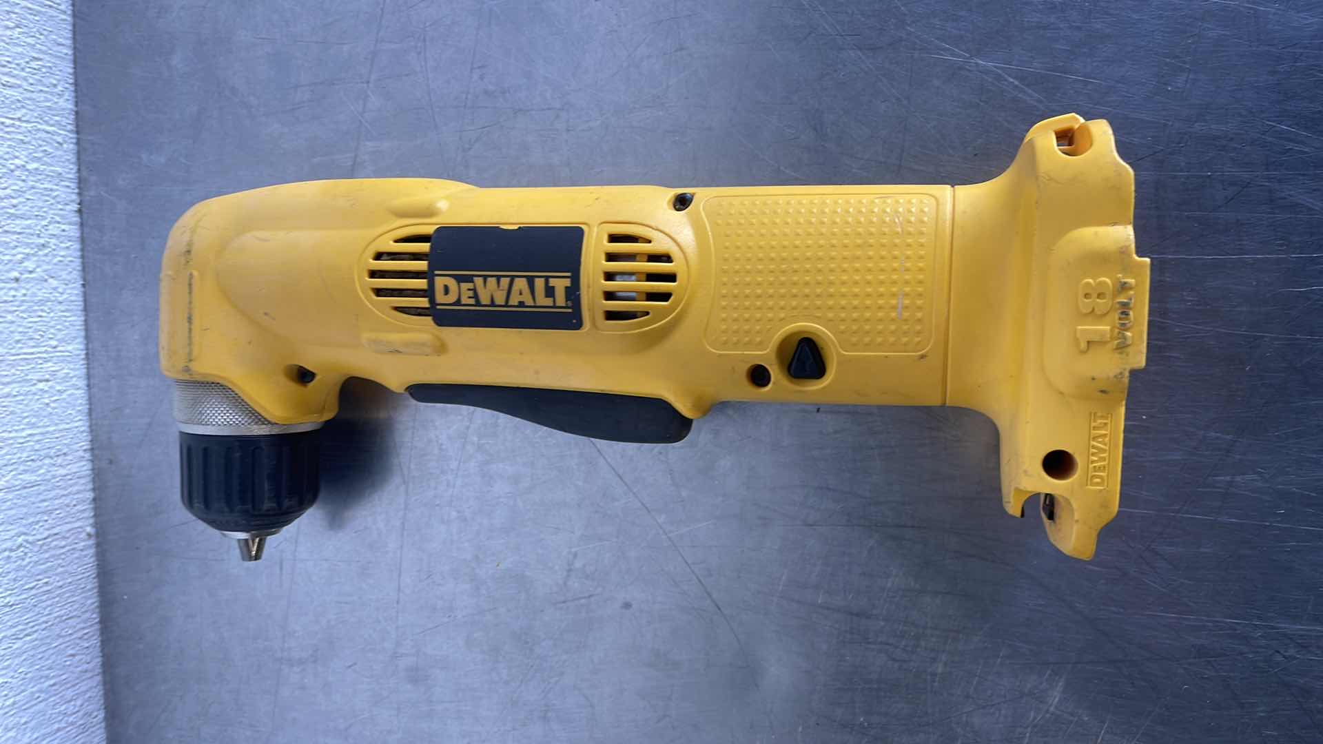 Photo 6 of DEWALT 7.2-18V CHARGER DW9116, 18V 3/8” RT ANGLE DRILL DRIVER DW960, 18V 1/2” CORDLESS DRILL DCD940