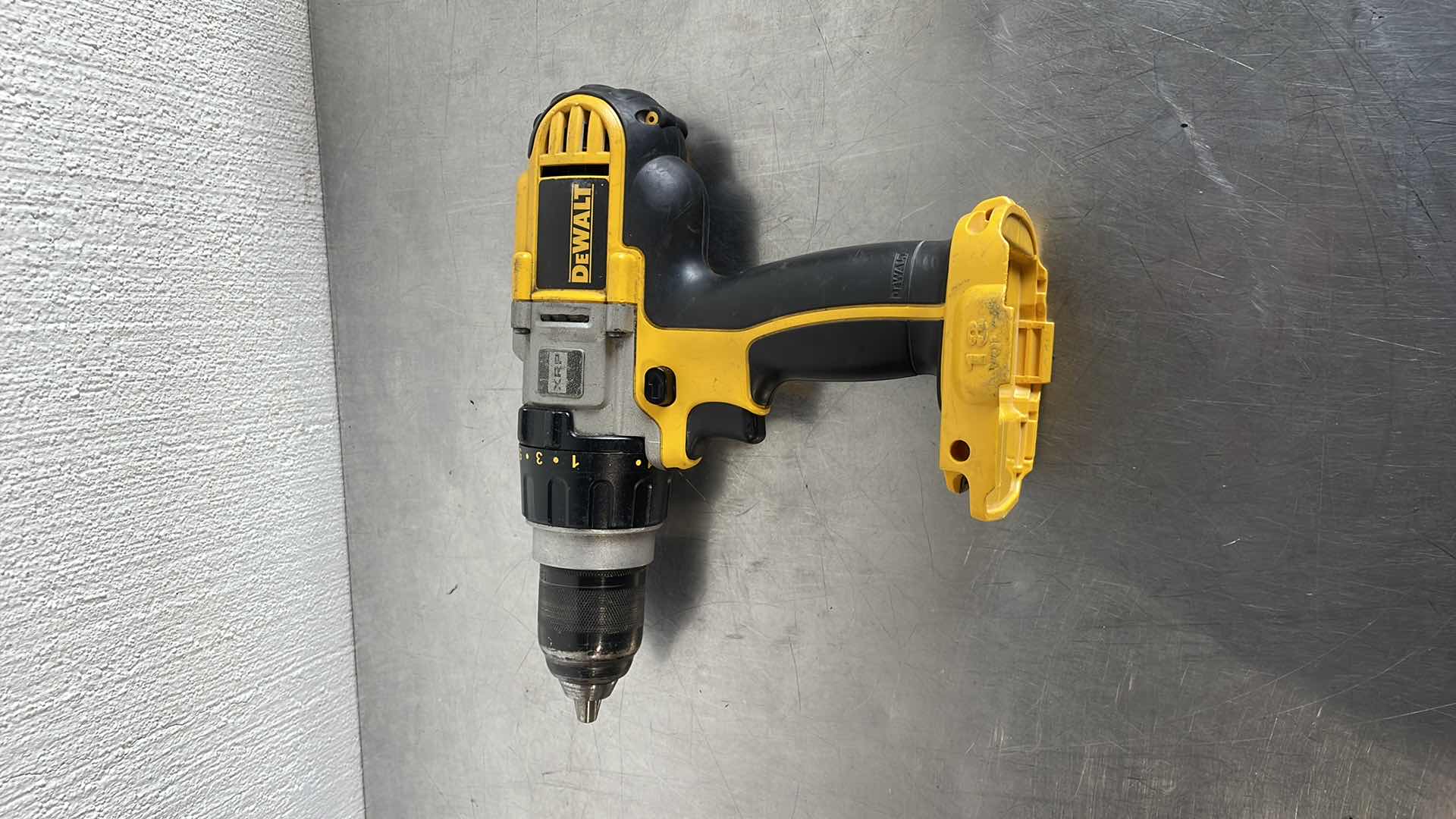 Photo 3 of DEWALT 7.2-18V CHARGER DW9116, 18V 3/8” RT ANGLE DRILL DRIVER DW960, 18V 1/2” CORDLESS DRILL DCD940