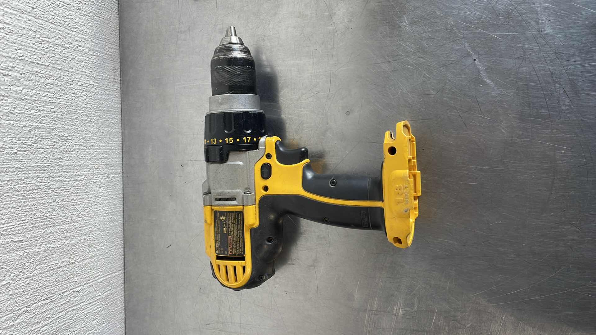 Photo 4 of DEWALT 7.2-18V CHARGER DW9116, 18V 3/8” RT ANGLE DRILL DRIVER DW960, 18V 1/2” CORDLESS DRILL DCD940