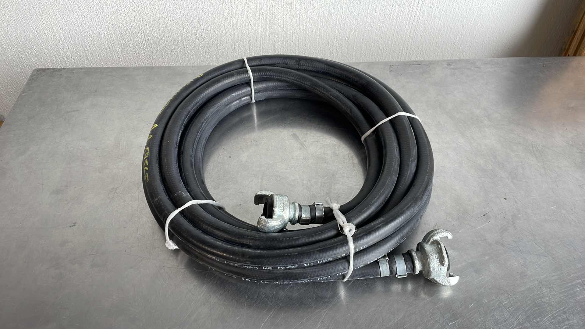 Photo 1 of 1/2” PARKER PNEUMATIC AIR HOSE WITH QUICK CONNECT FITTINGS 150PSI 25FT