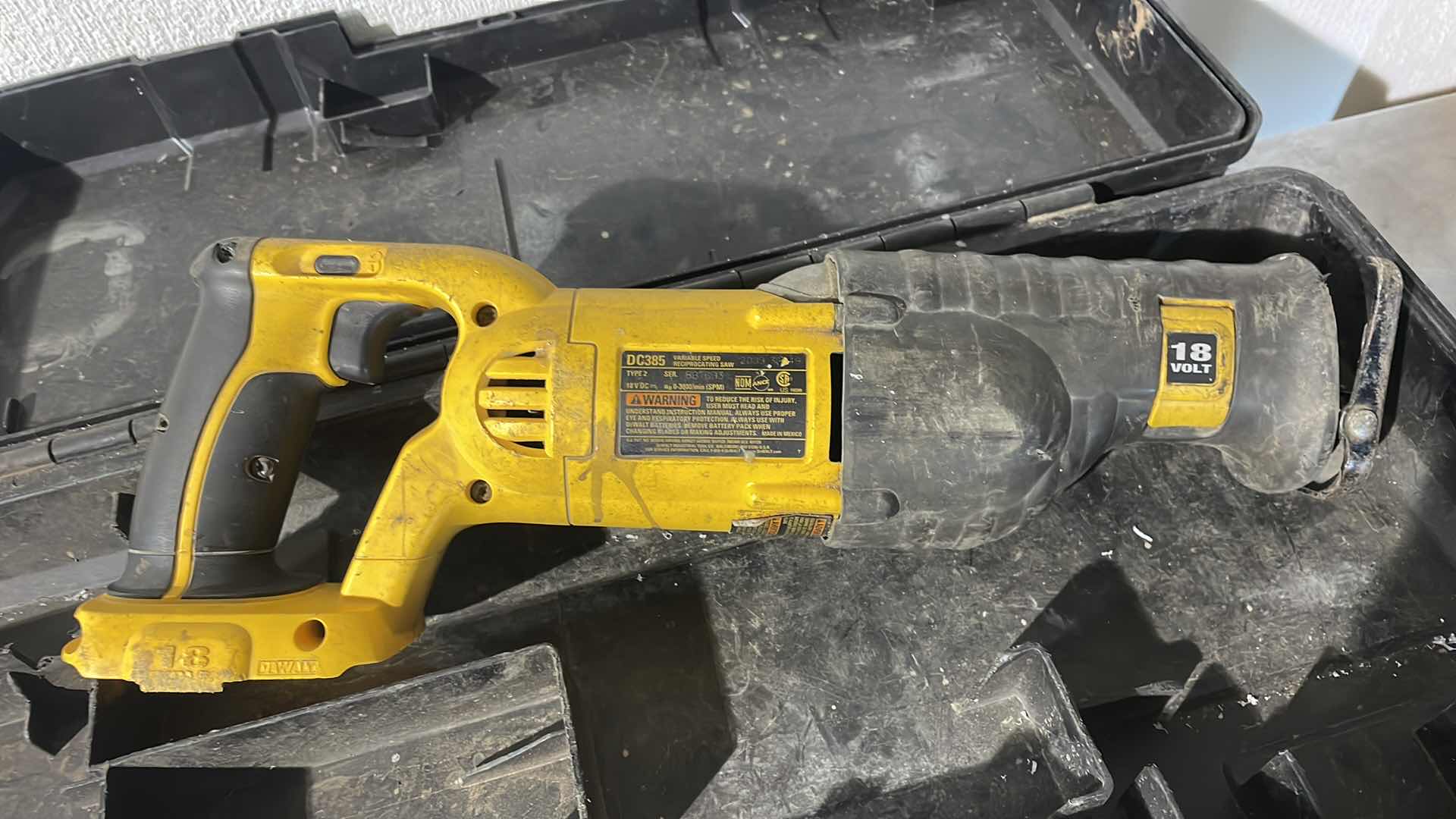 Photo 3 of DEWALT DC385 18V VARIABLE SPEED RECIPROCATING SAW IN CASE NO BATTERY TESTED WORKING