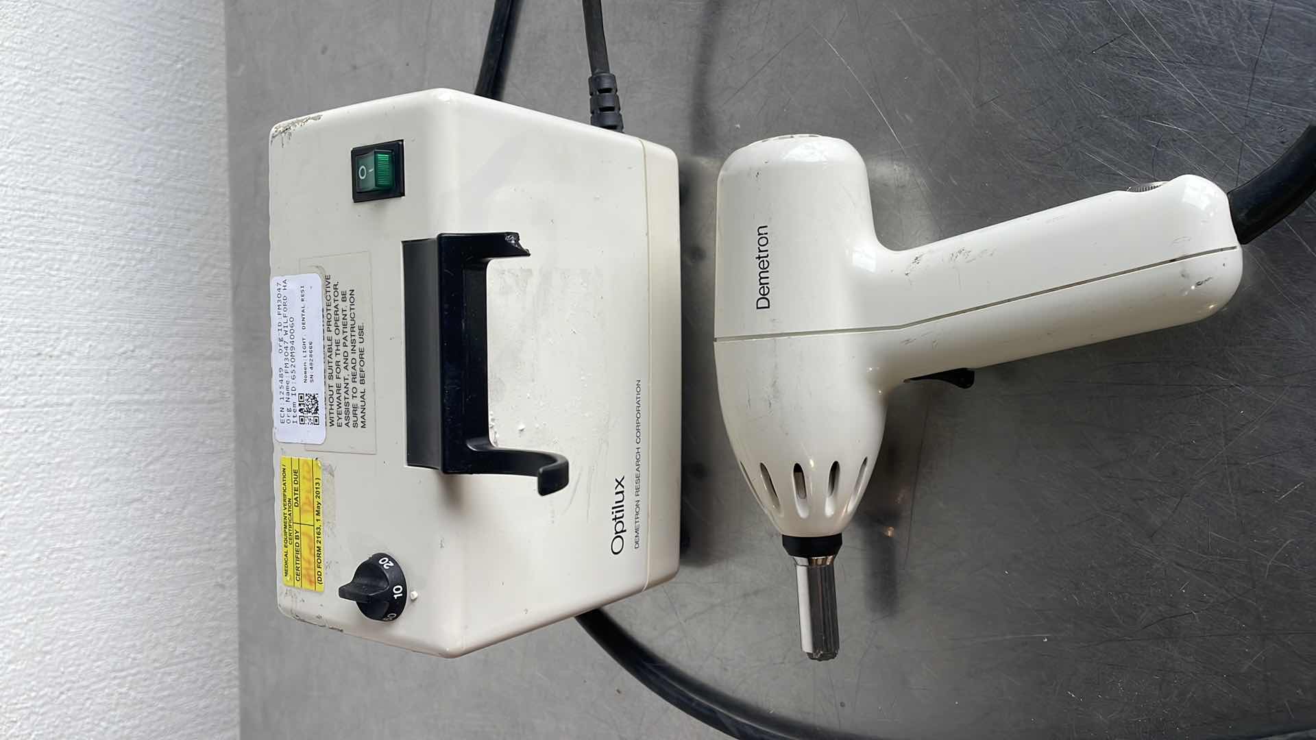 Photo 2 of OPTILUX/DEMETRON VCL 401 DENTAL CURING LIGHT MISSING POWER CORD BROKEN BRACKET AS PICTURED UNABLE TO TEST NO POWER CORD