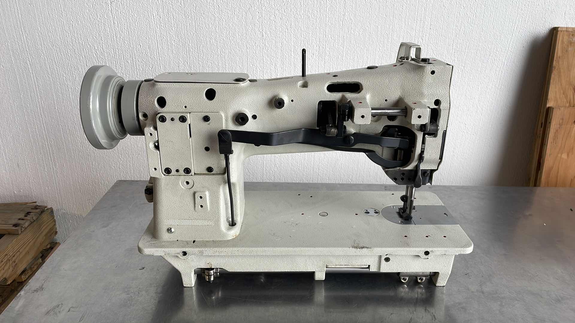 Photo 3 of SEIKO STH-8BLD-3 SEWING MACHINE NEEDS MOTOR UNABLE TO TEST