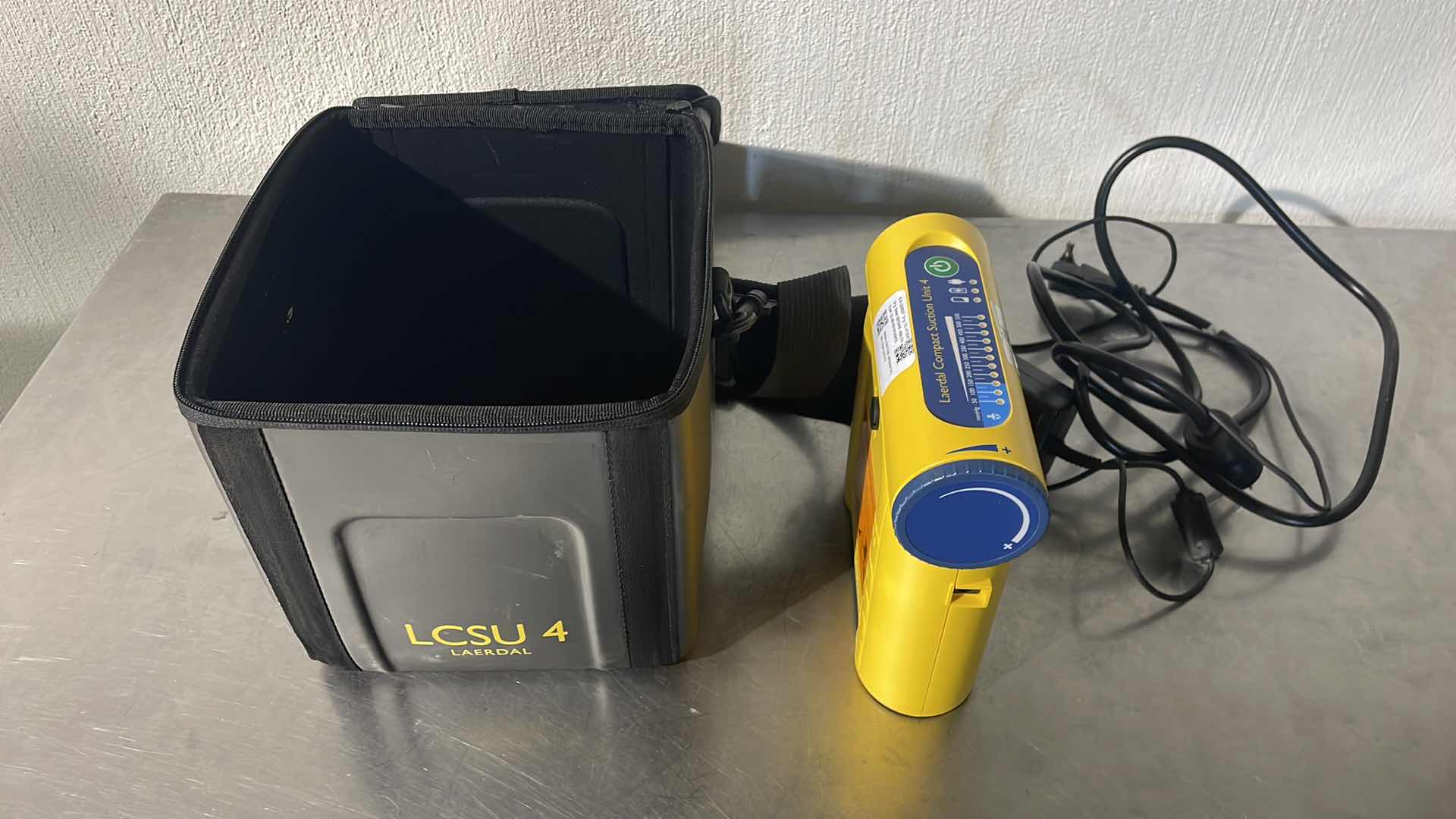 Photo 1 of LCSU 4 COMPACT SUCTION UNIT WITH CASE
