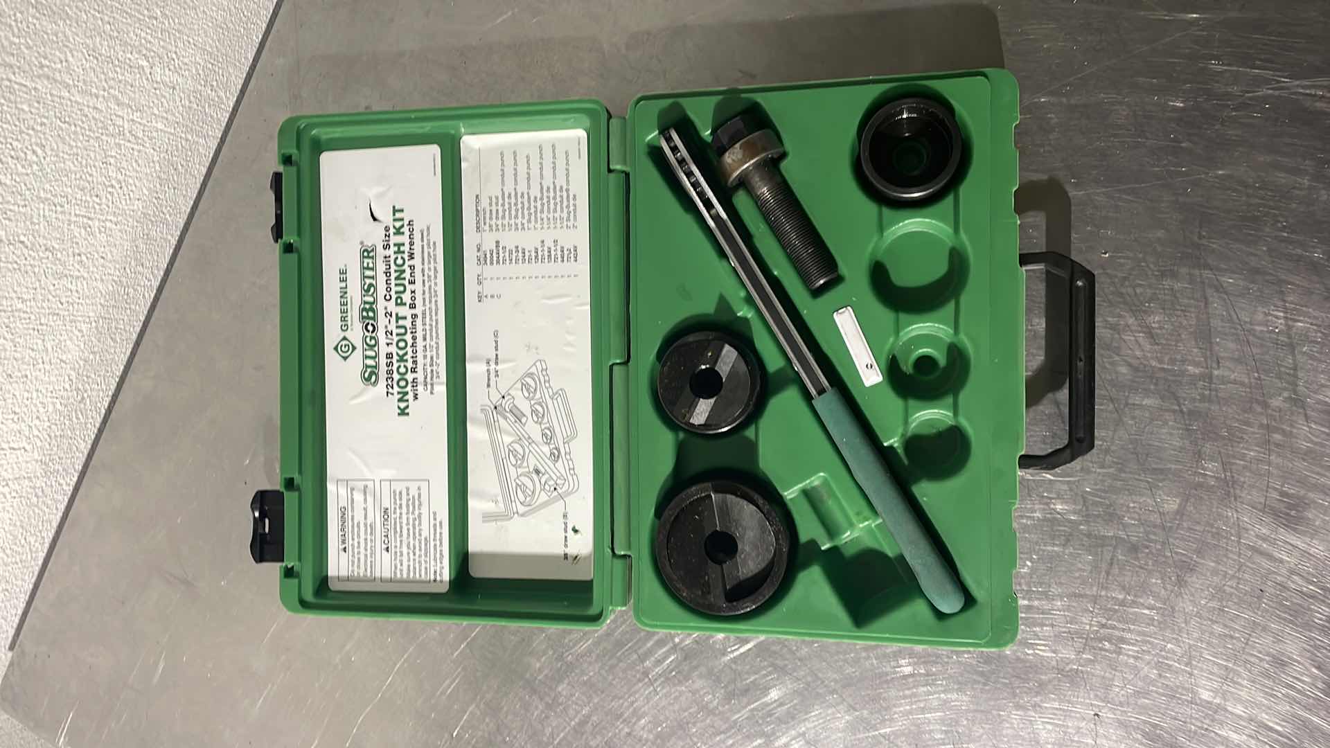 Photo 1 of GREENLEE SLUG BUSTER
7238SB 1/2"-2" CONDUIT SIZE KNOCKOUT PUNCH KIT WITH RATCHETING BOX END WRENCH MISSING 4 PIECES