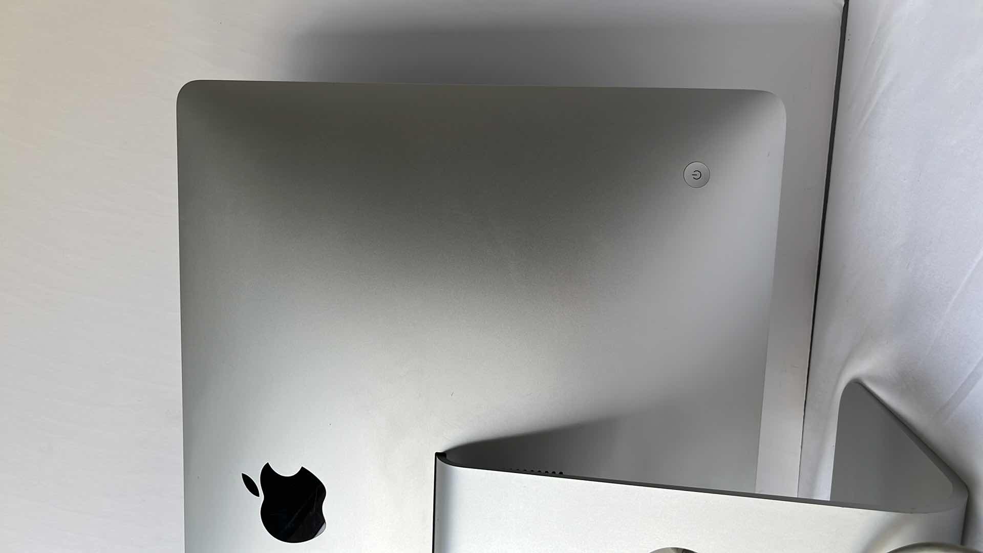 Photo 4 of APPLE iMAC 21.5” I5 2.3 M17 1TB HDD (MODEL A1418)