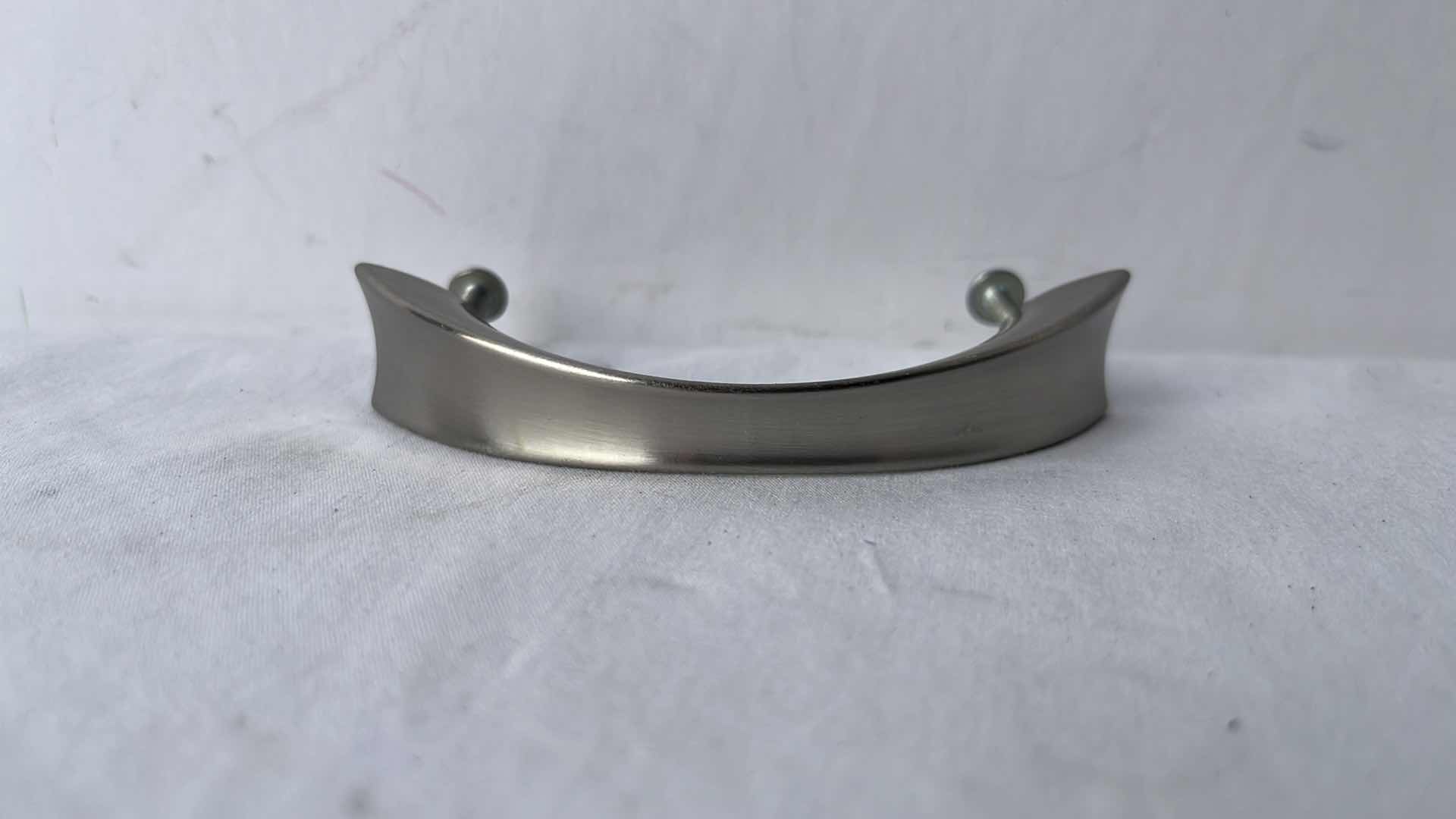 Photo 3 of CUPBOARD/DOOR HANDLES, METAL SATIN FINISH (39 PCS)