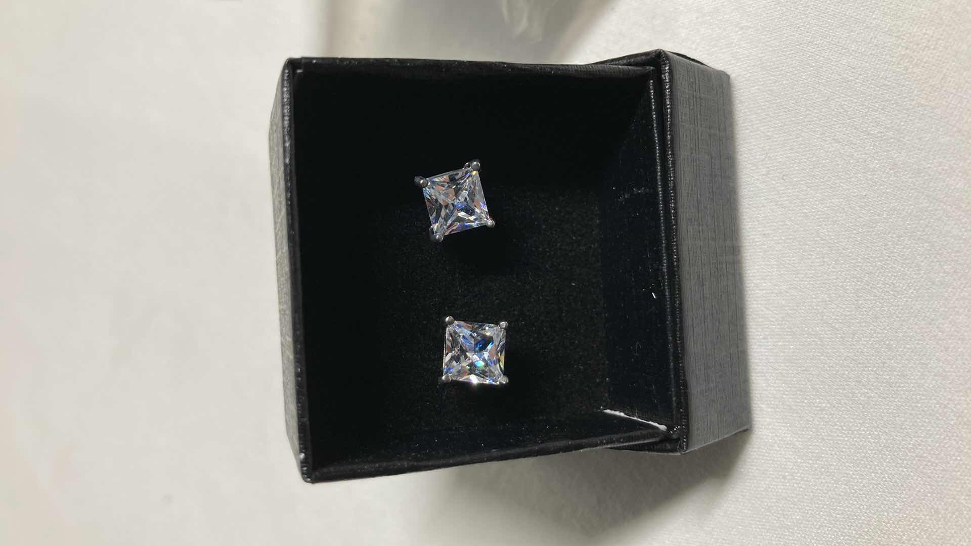 Photo 2 of NEW LUVAMI CUBIC ZIRCONIA 0.25” SQUARE STUD EARRINGS (20)