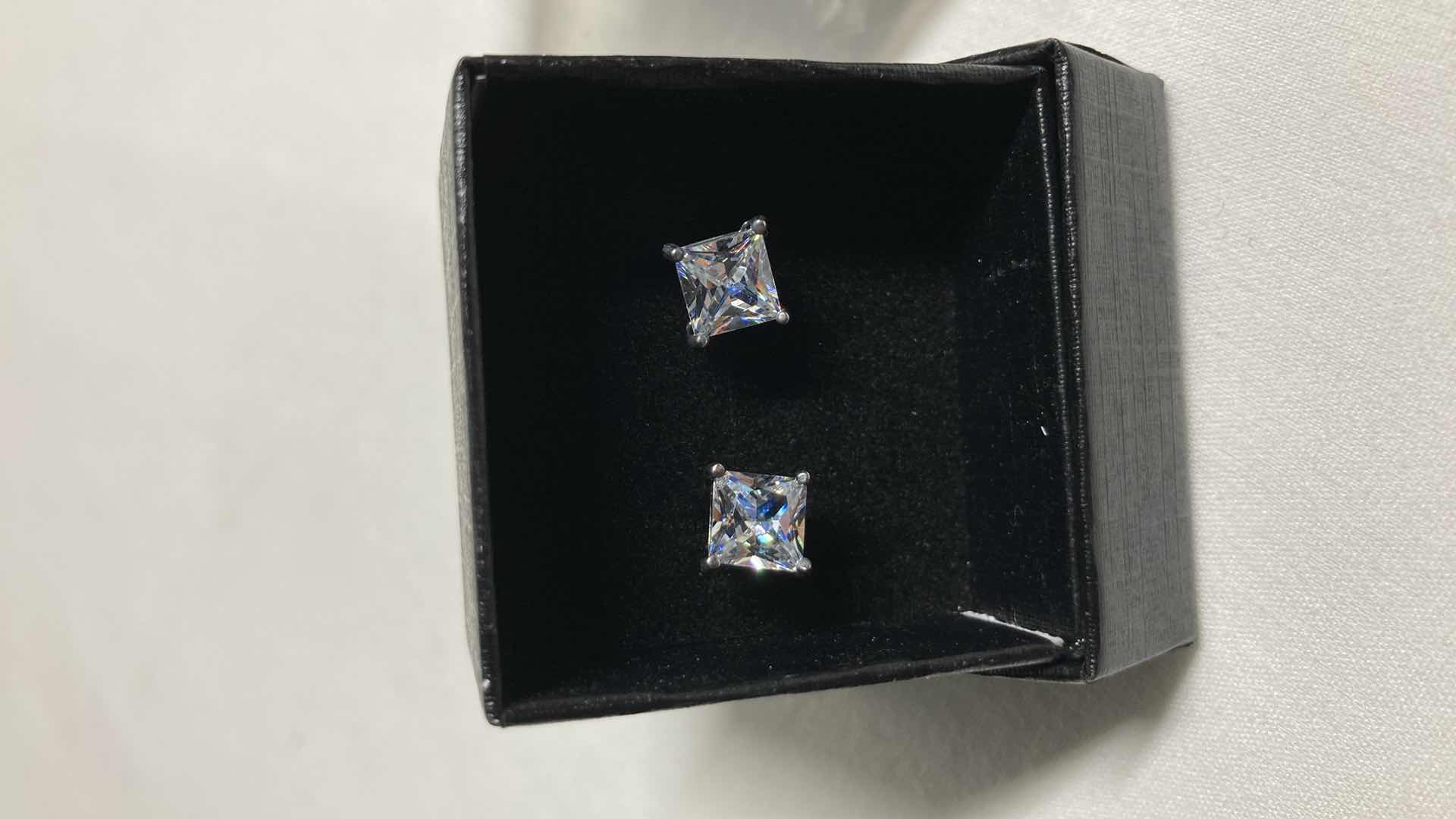 Photo 2 of NEW LUVAMI CUBIC ZIRCONIA 0.25” SQUARE STUD EARRINGS (20)