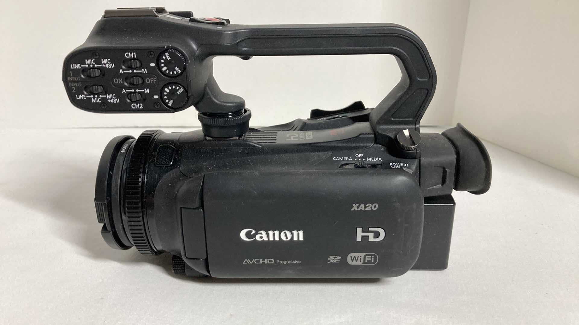 Photo 2 of CANON AVC HD PROGRESSIVE VIDEO CAMERA MODEL XA20 W RODE MICROPHONE & BAG