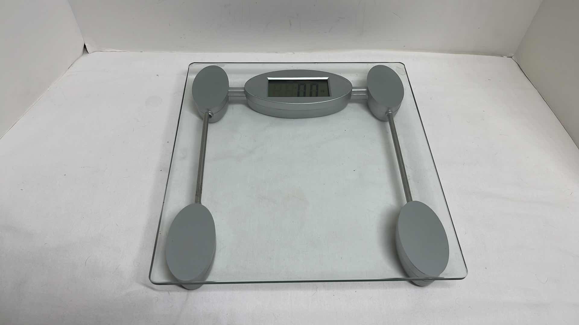 Photo 1 of GLASS TOP BATTERY OPERATED SCALE