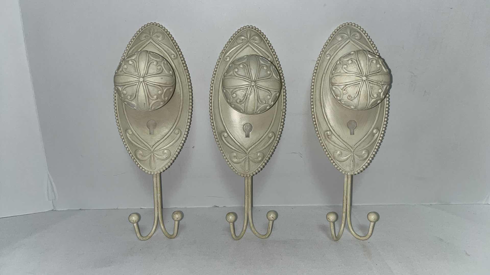 Photo 1 of DECORATIVE ORNATE DOOR KNOB WALL HOOKS 3” X 8.5” (3)