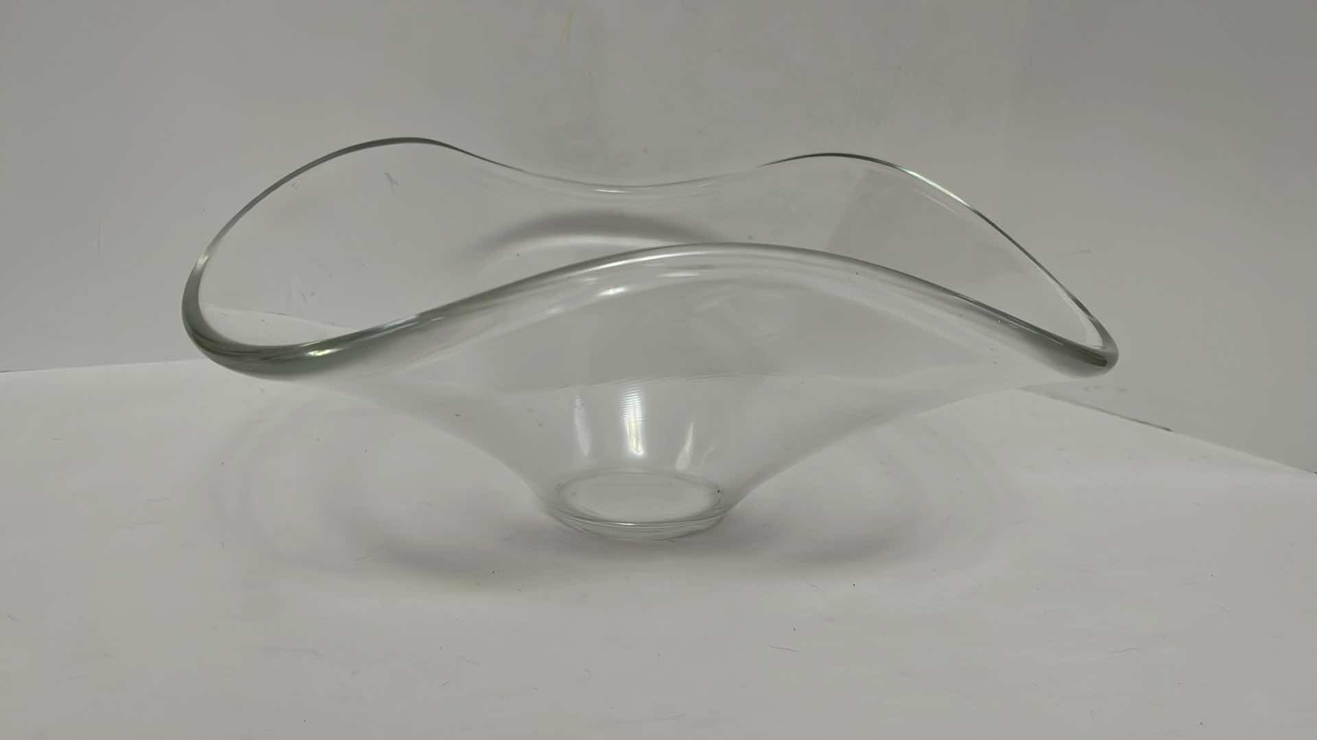 Photo 1 of CLEAR GLASS CENTERPIECE BOWL W RUFFLE RIM 15.5” X 15” H7”