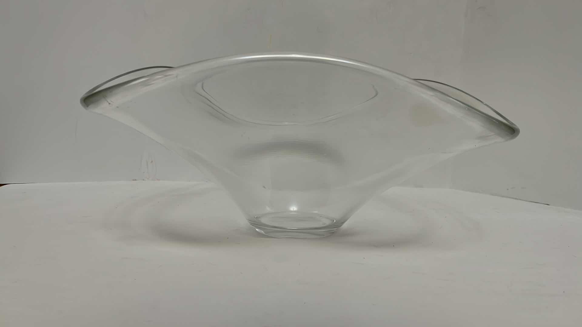 Photo 2 of CLEAR GLASS CENTERPIECE BOWL W RUFFLE RIM 15.5” X 15” H7”