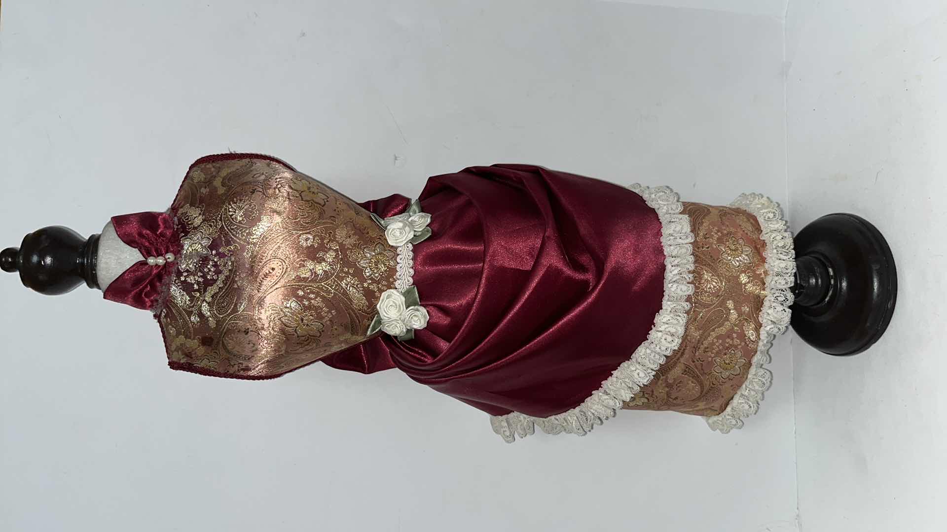 Photo 2 of VINTAGE STYLE MANNEQUIN & DRESS STAND 26”