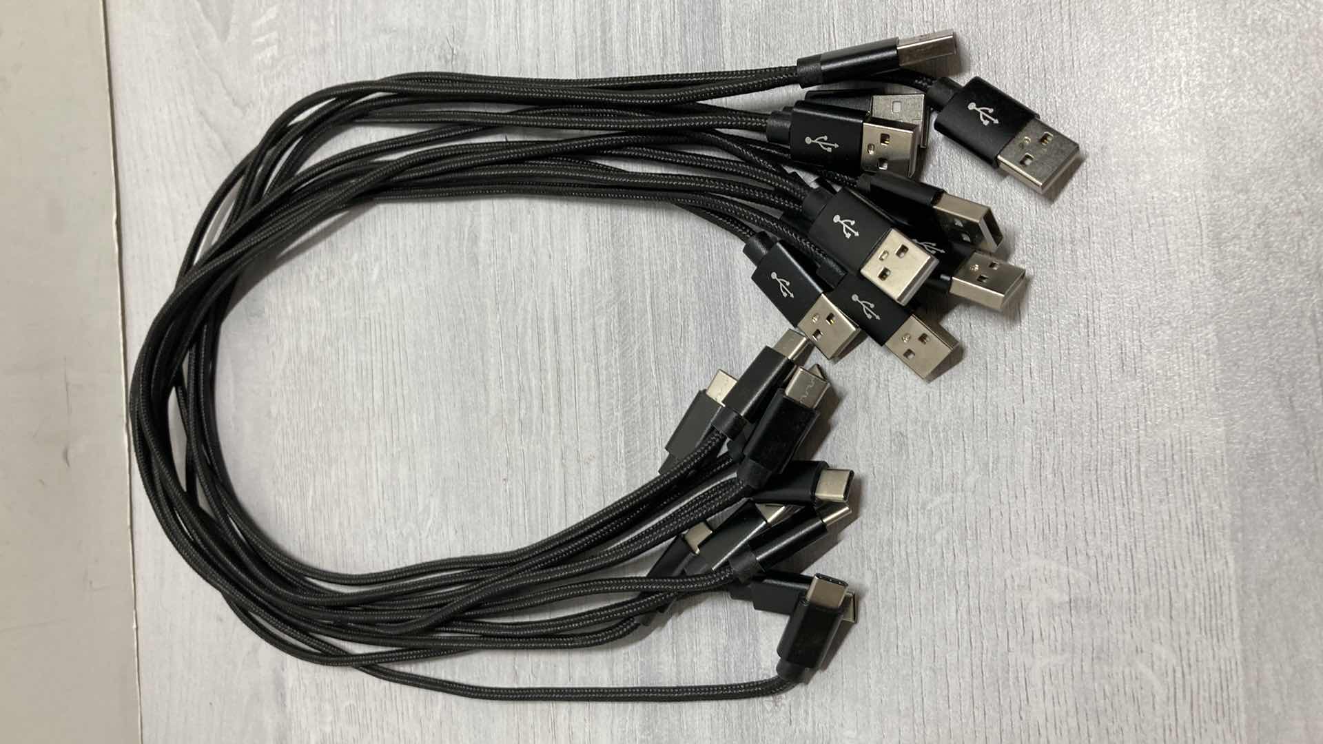 Photo 1 of USB TYPE C 2FT BLACK CHARGER CORDS (13)