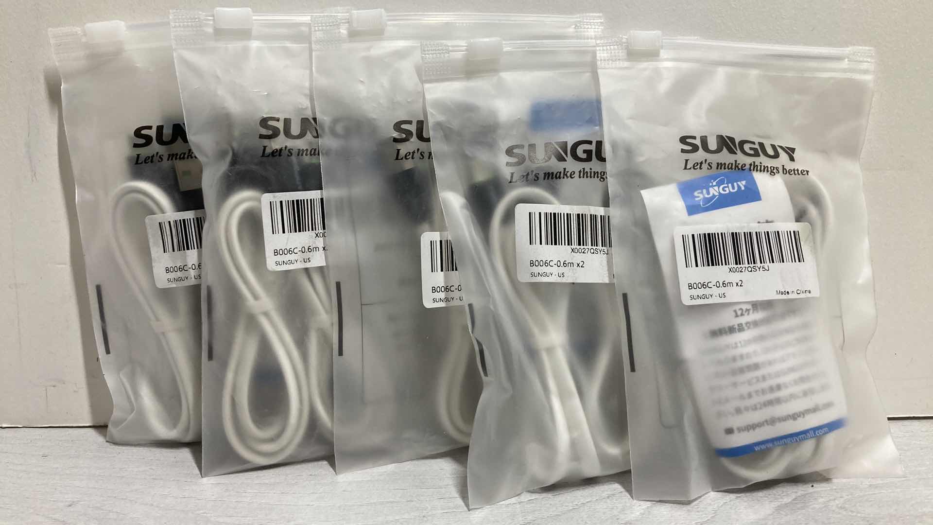 Photo 1 of NEW SUNGUY USB TYPE C CORDS 2PK (5)