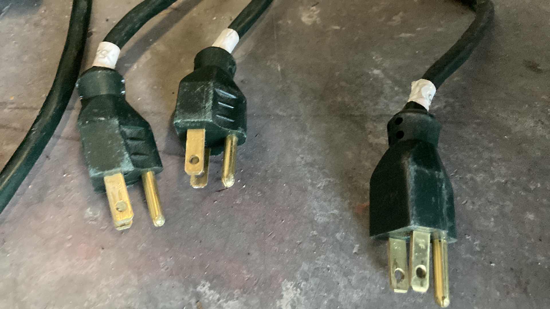 Photo 3 of GREEN 50FT EXTENSION CORDS (3)