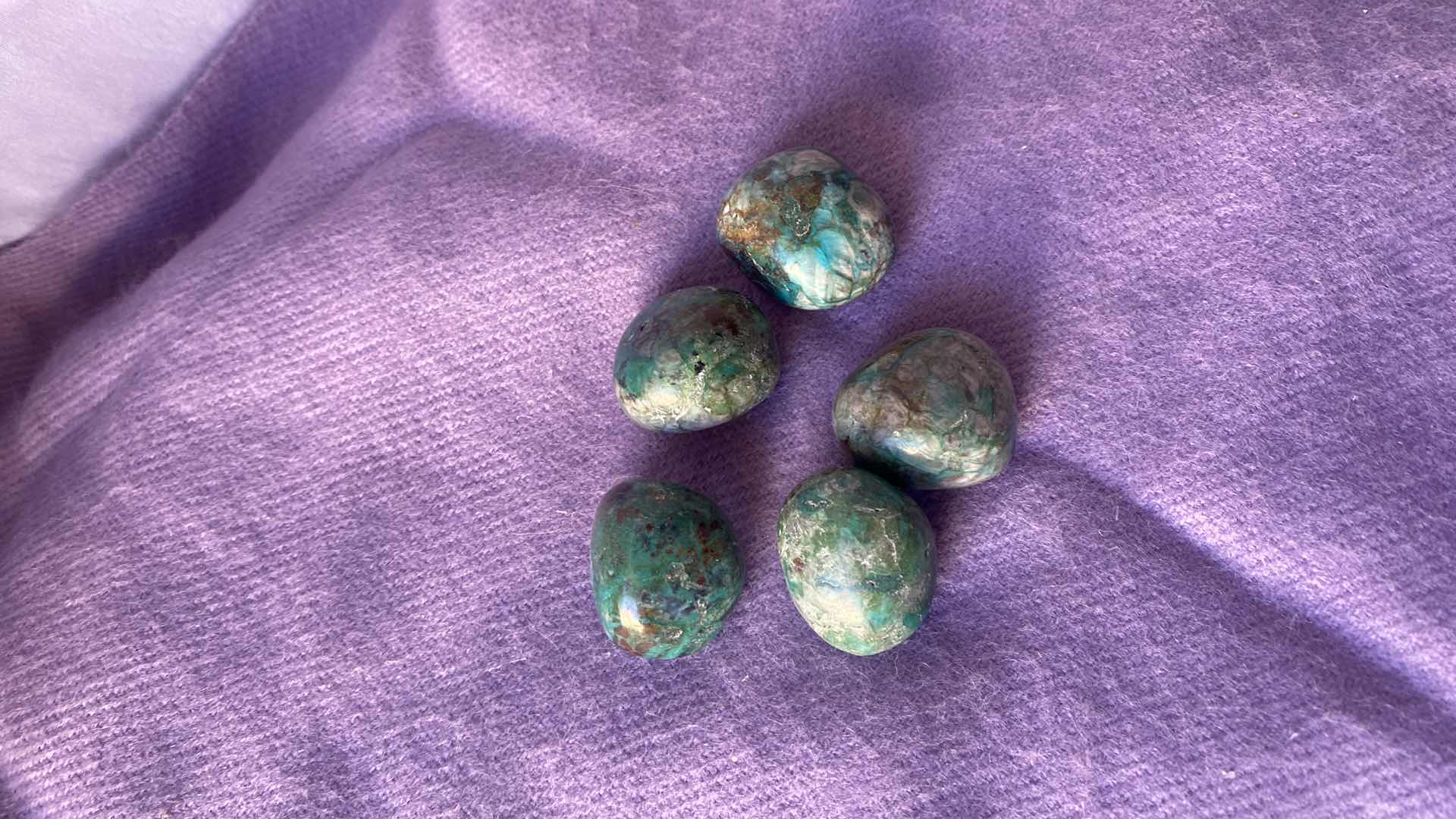 Photo 1 of CHRYSOCOLLA IN QUARTZ STONES