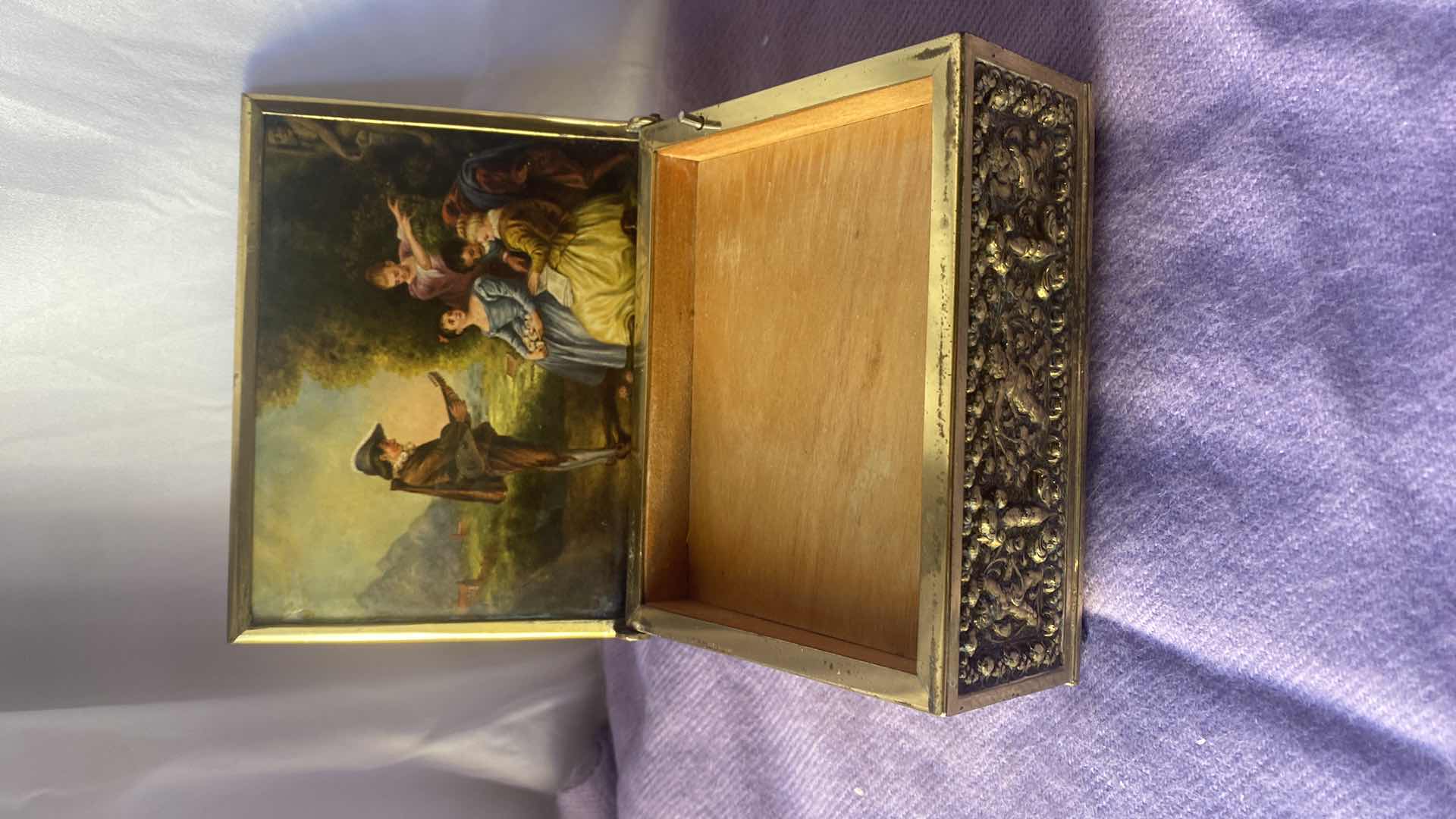 Photo 3 of JEWELRY BOX