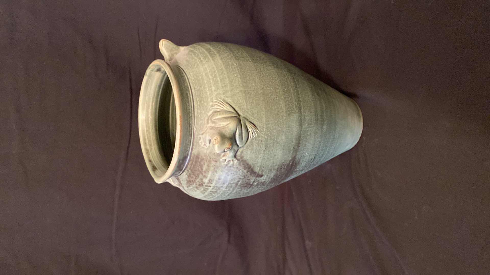 Photo 1 of FROG VASE