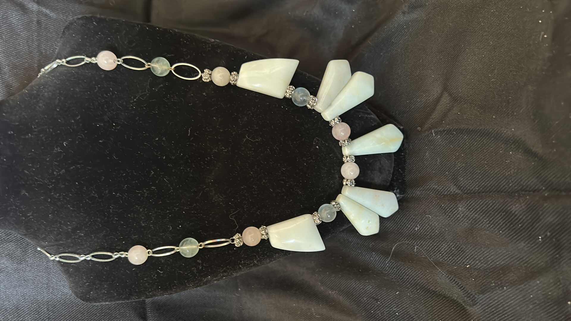 Photo 3 of AMMONITE ROSE QUARTZ NECKLACE