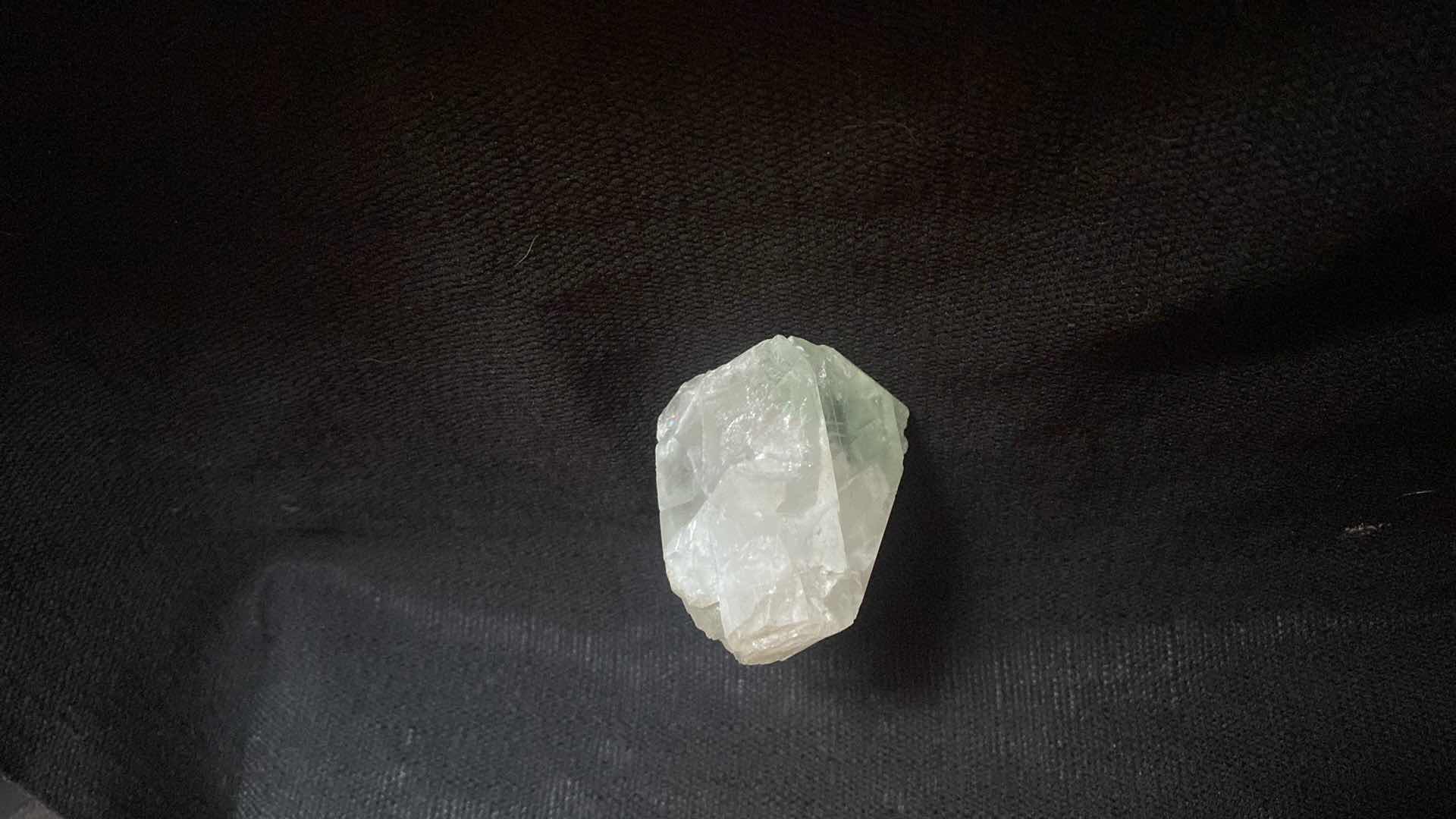 Photo 1 of FLUORITE STONE