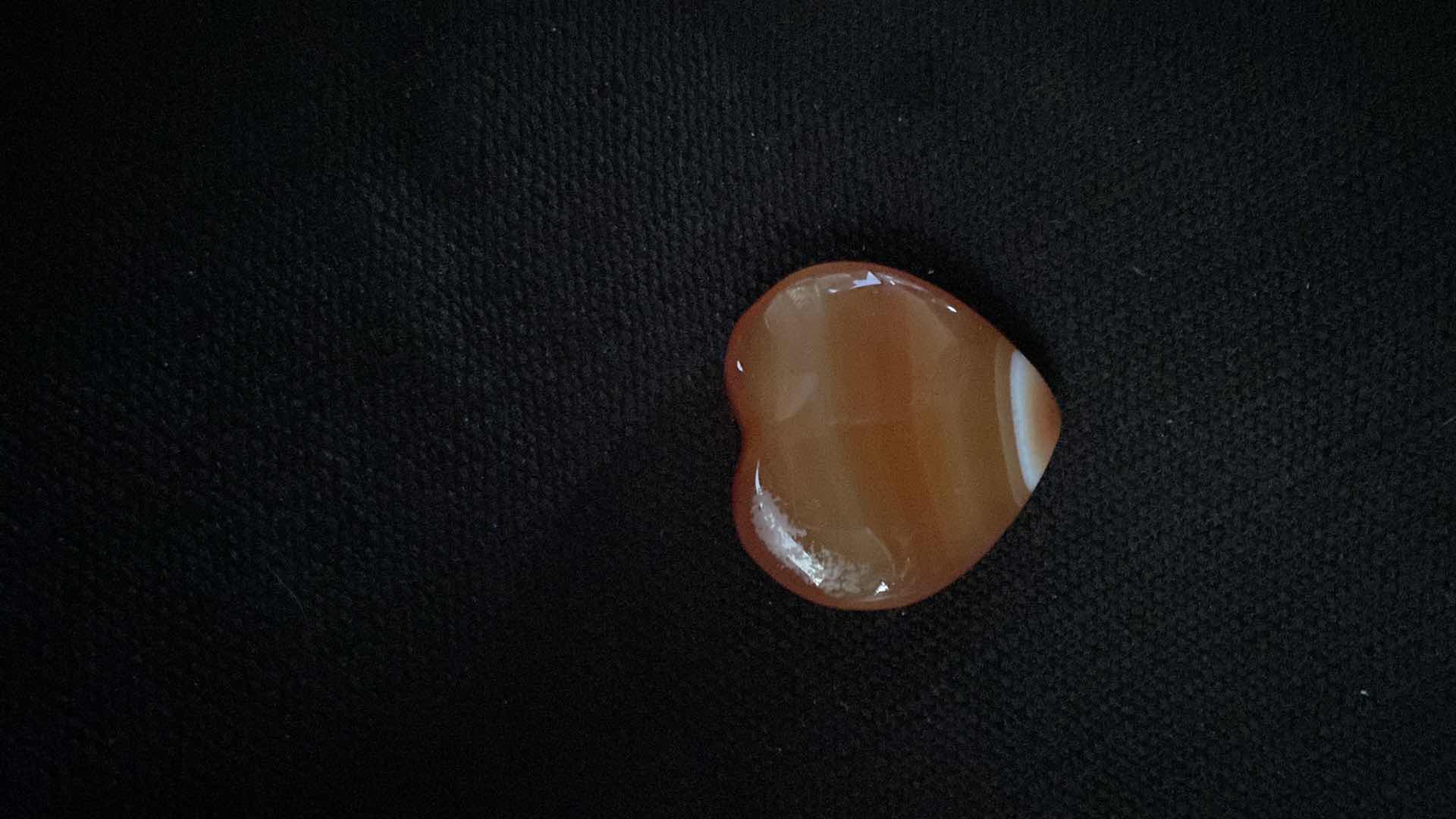 Photo 2 of CARNELIAN AGATE STONE
HEART SHAPED