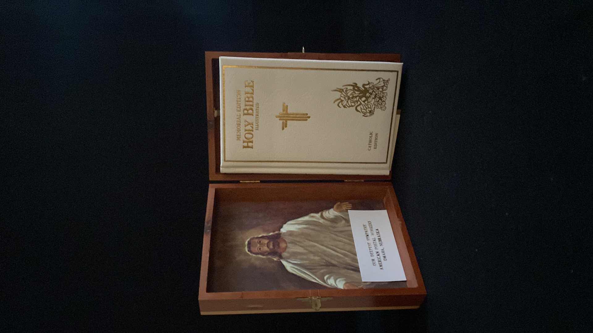 Photo 5 of VINTAGE CEDAR BIBLE BOX BIBLE STORAGE BOX WITH BIBLE