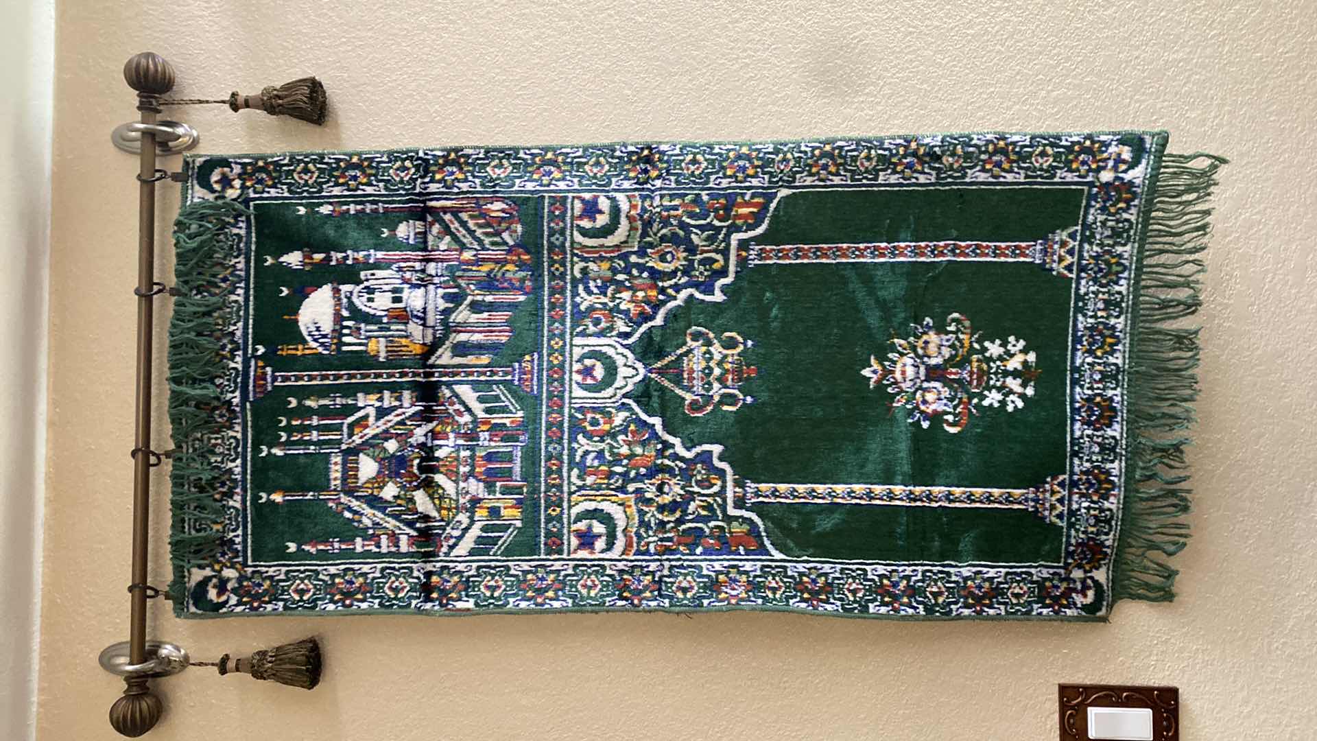 Photo 3 of PRAYING RUG TAPESTRY 