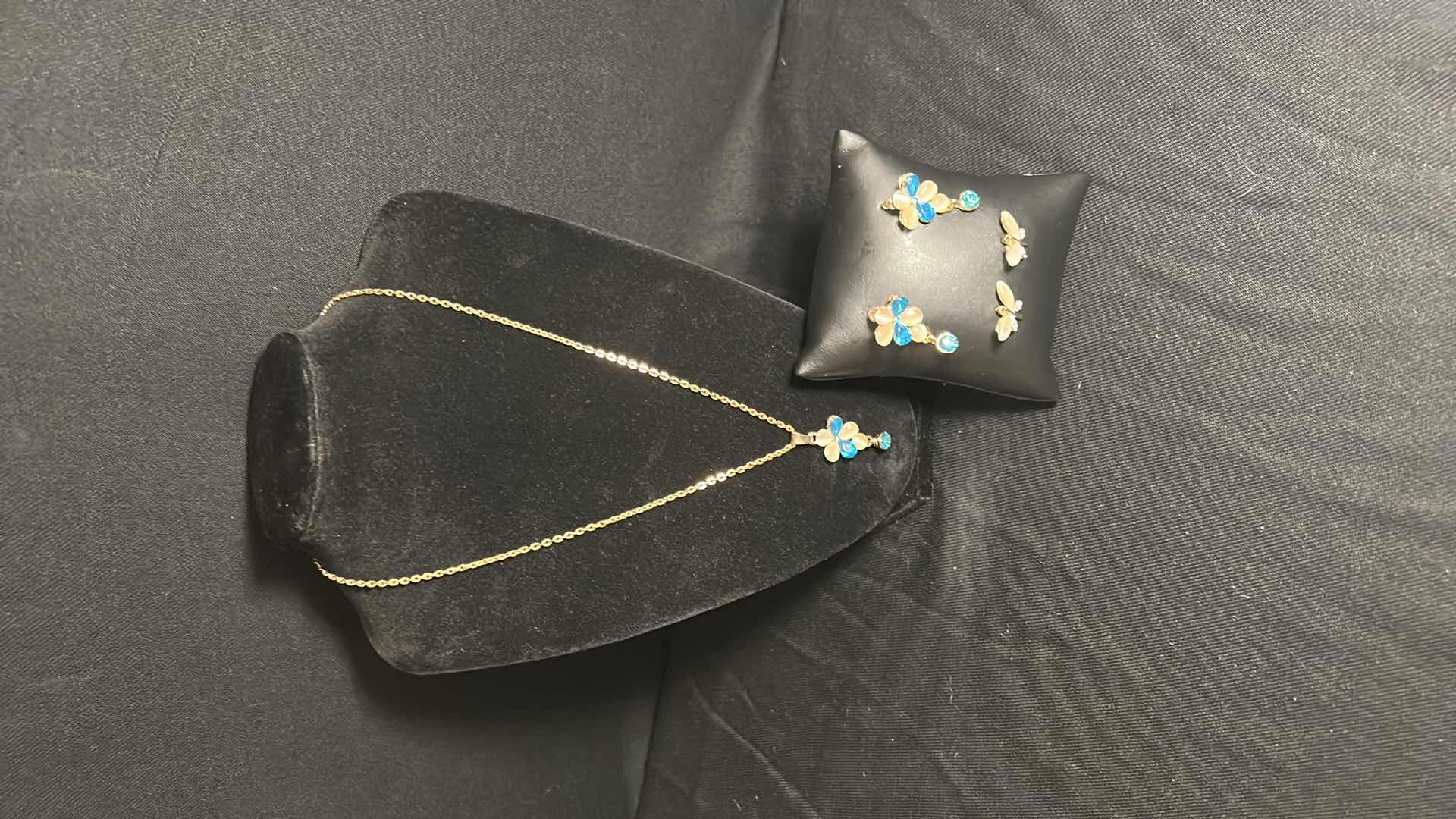 Photo 1 of GOLD TONE NECKLACE AND TWO EARRINGS