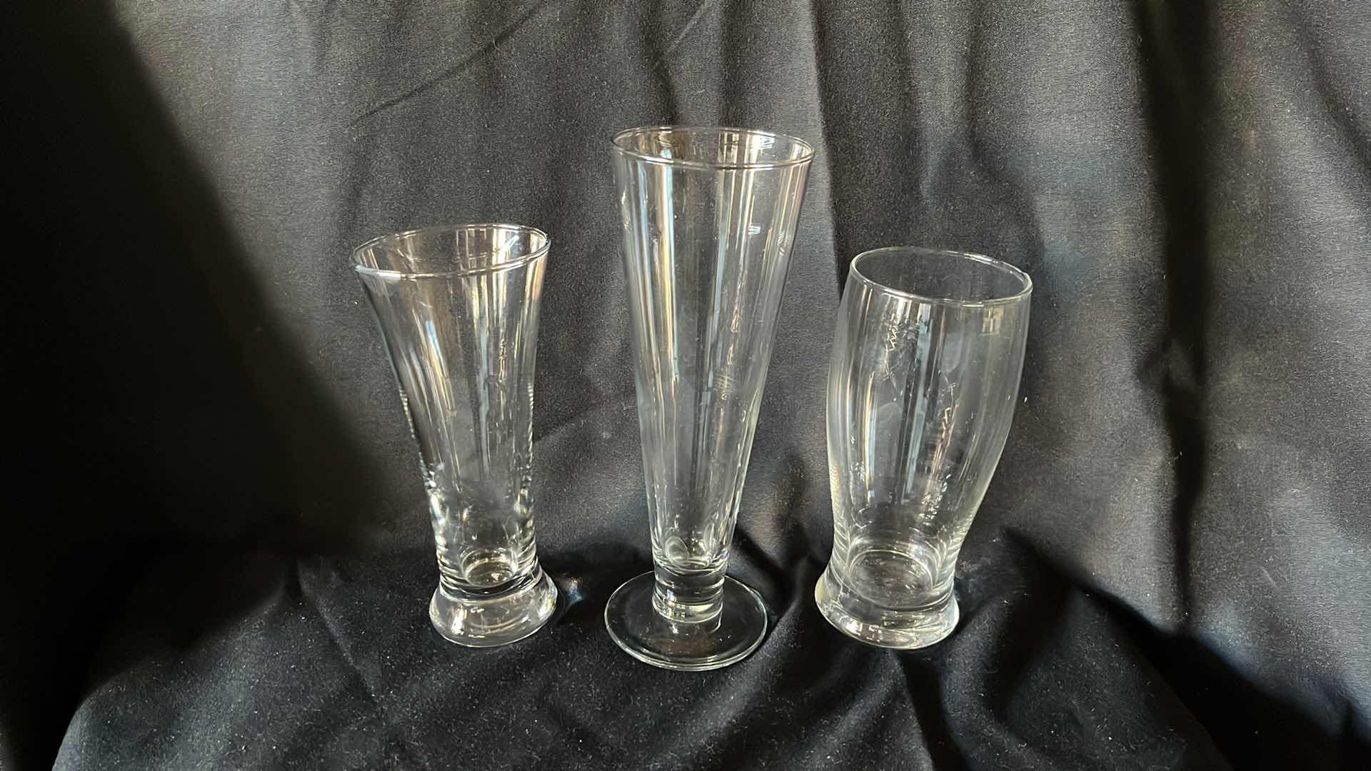 Photo 1 of BEER GLASSES VARIOUS STYLES W CRATE (22)