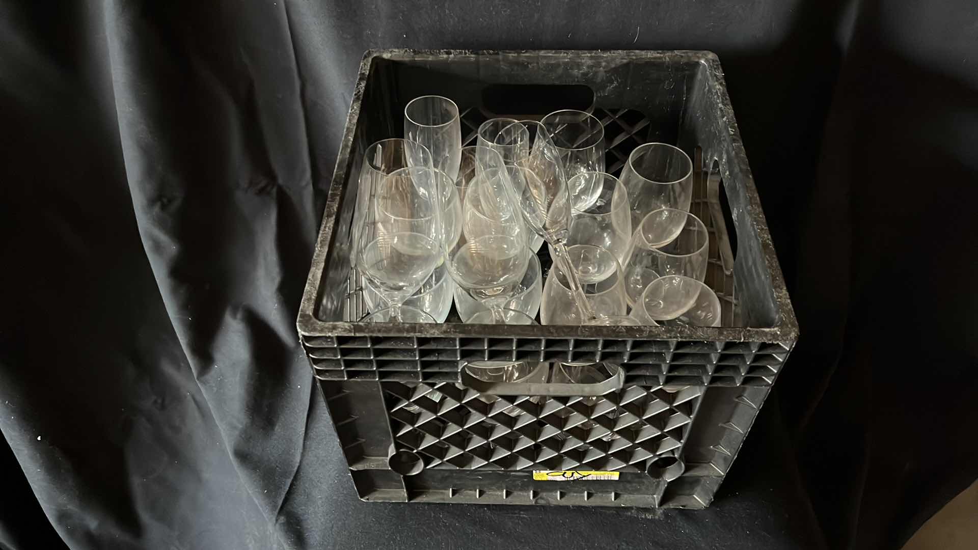 Photo 6 of WINE CHAMPAGNE GLASSES VARIOUS STYLES W CRATE (18)