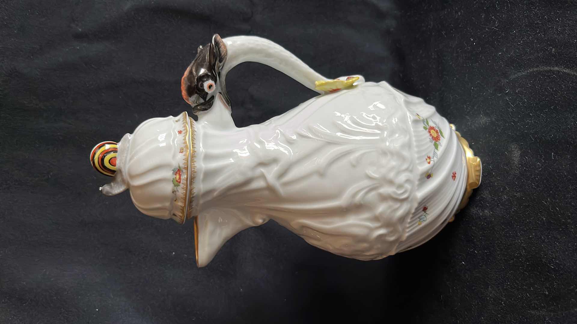 Photo 1 of MOTTAHEDEH SWAN SERVICE PORCELAIN COFFEE POT AND LID MADE IN PORTUGAL 4 CUP, 10”