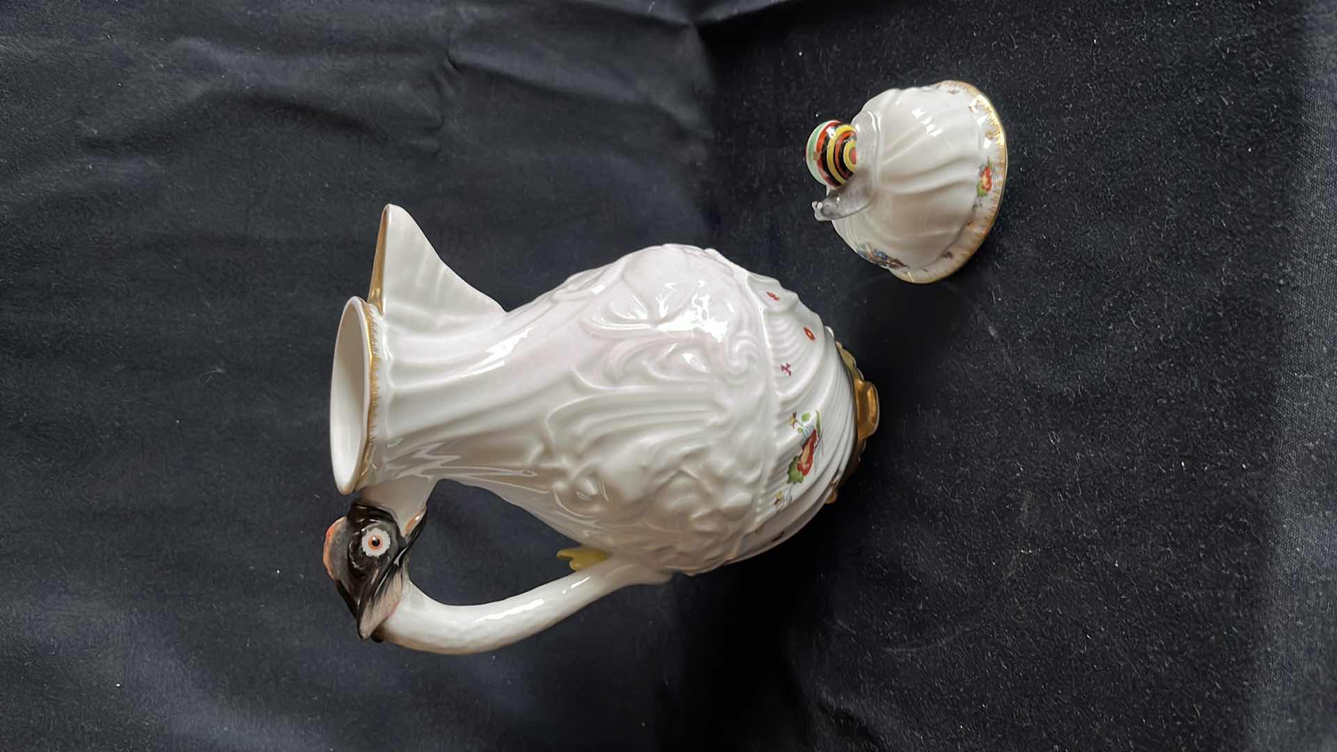 Photo 2 of MOTTAHEDEH SWAN SERVICE PORCELAIN COFFEE POT AND LID MADE IN PORTUGAL 4 CUP, 10”