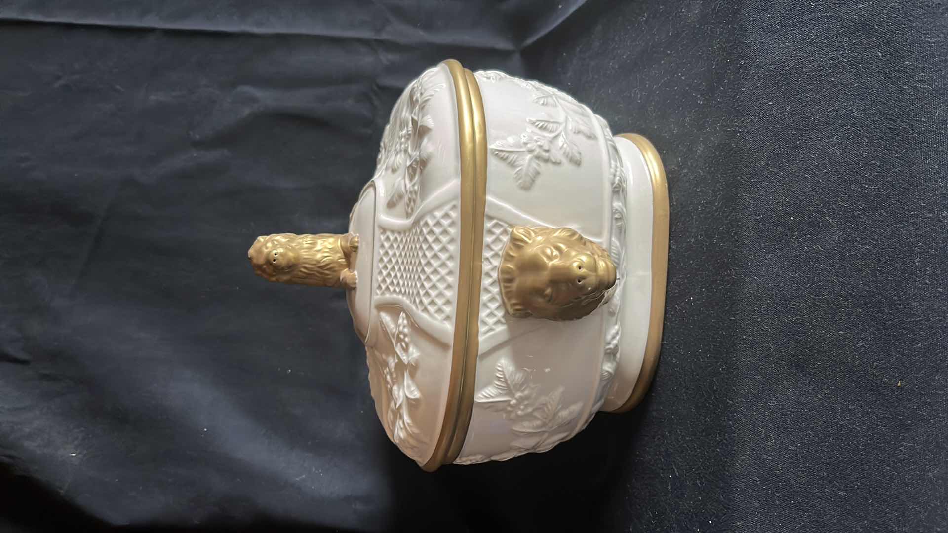 Photo 2 of MOTTAHEDEH MUSEE DES ARTS TUREEN AND LID PORCELAIN W GOLD TRIM MADE IN ITALY 9” X 14” X 9”