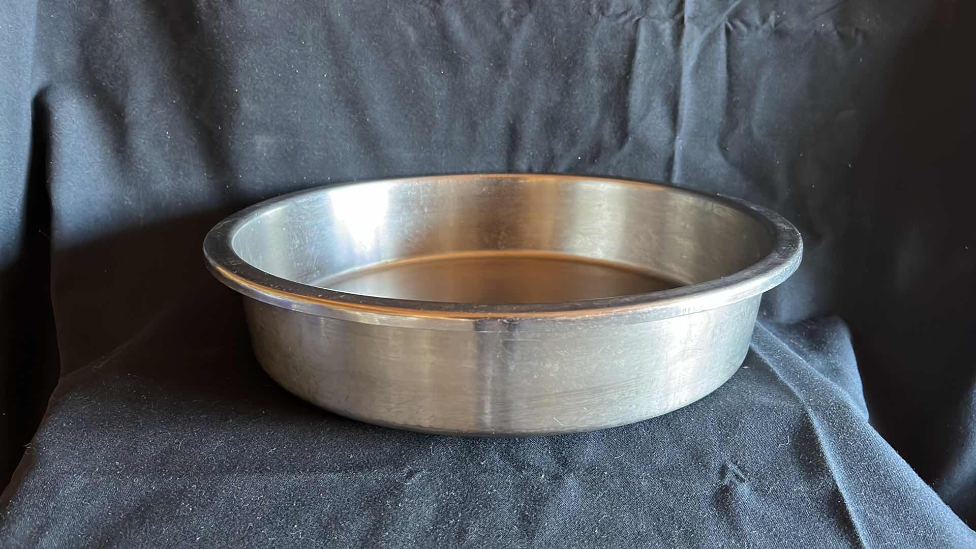 Photo 1 of STAINLESS ROUND HOLDING 15” PAN (4)