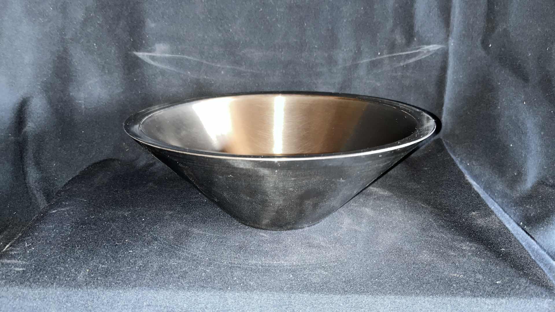 Photo 1 of VOLLRATH 46578 DOUBLE WALL CONICAL SERVING BOWL 2.8 QT (1)