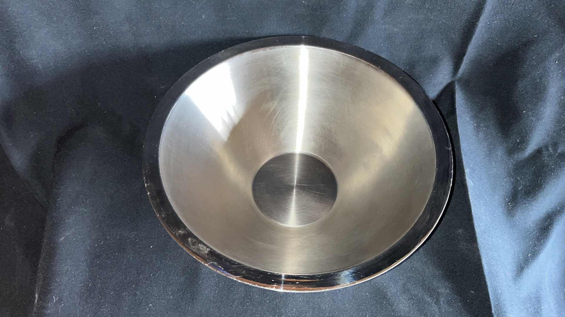 Photo 2 of VOLLRATH 46578 DOUBLE WALL CONICAL SERVING BOWL 2.8 QT (1)