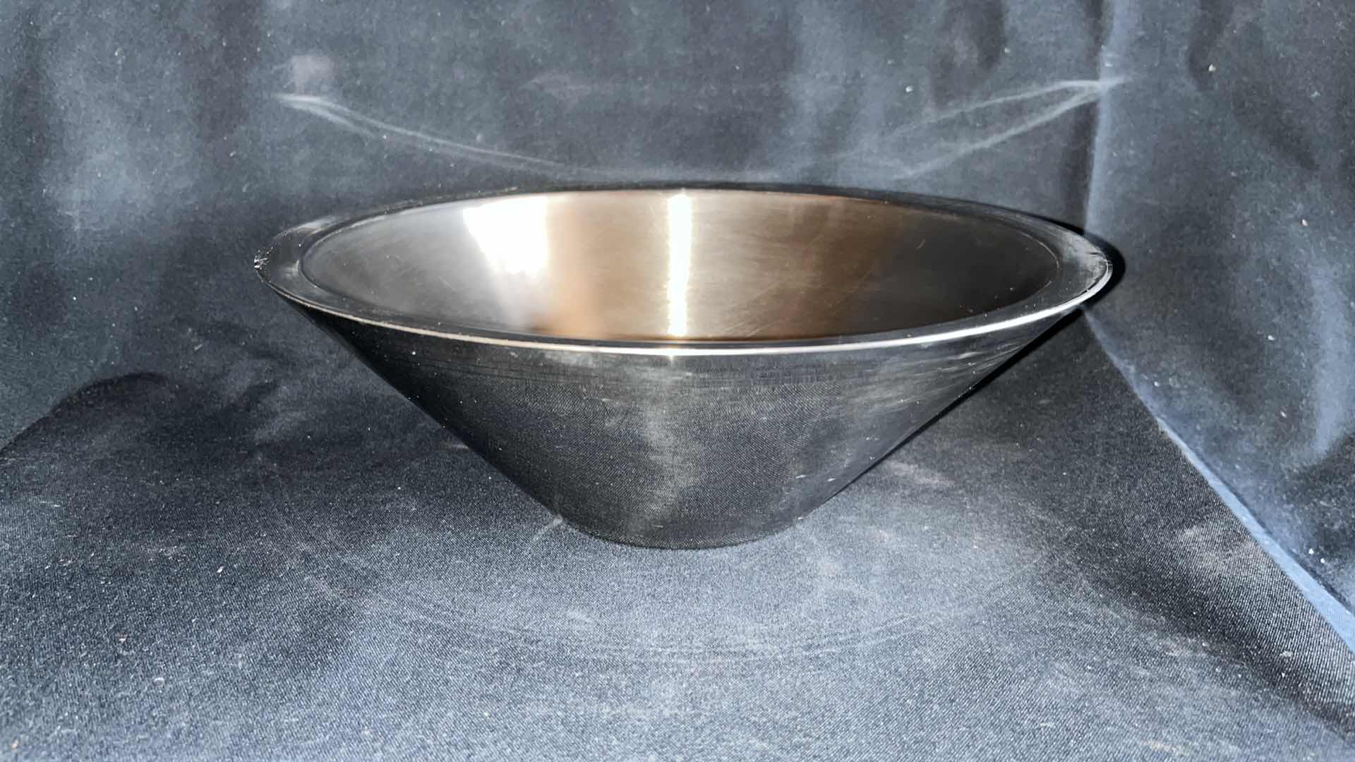 Photo 1 of VOLLRATH 46578 DOUBLE WALL CONICAL SERVING BOWL 2.8 QT (1)