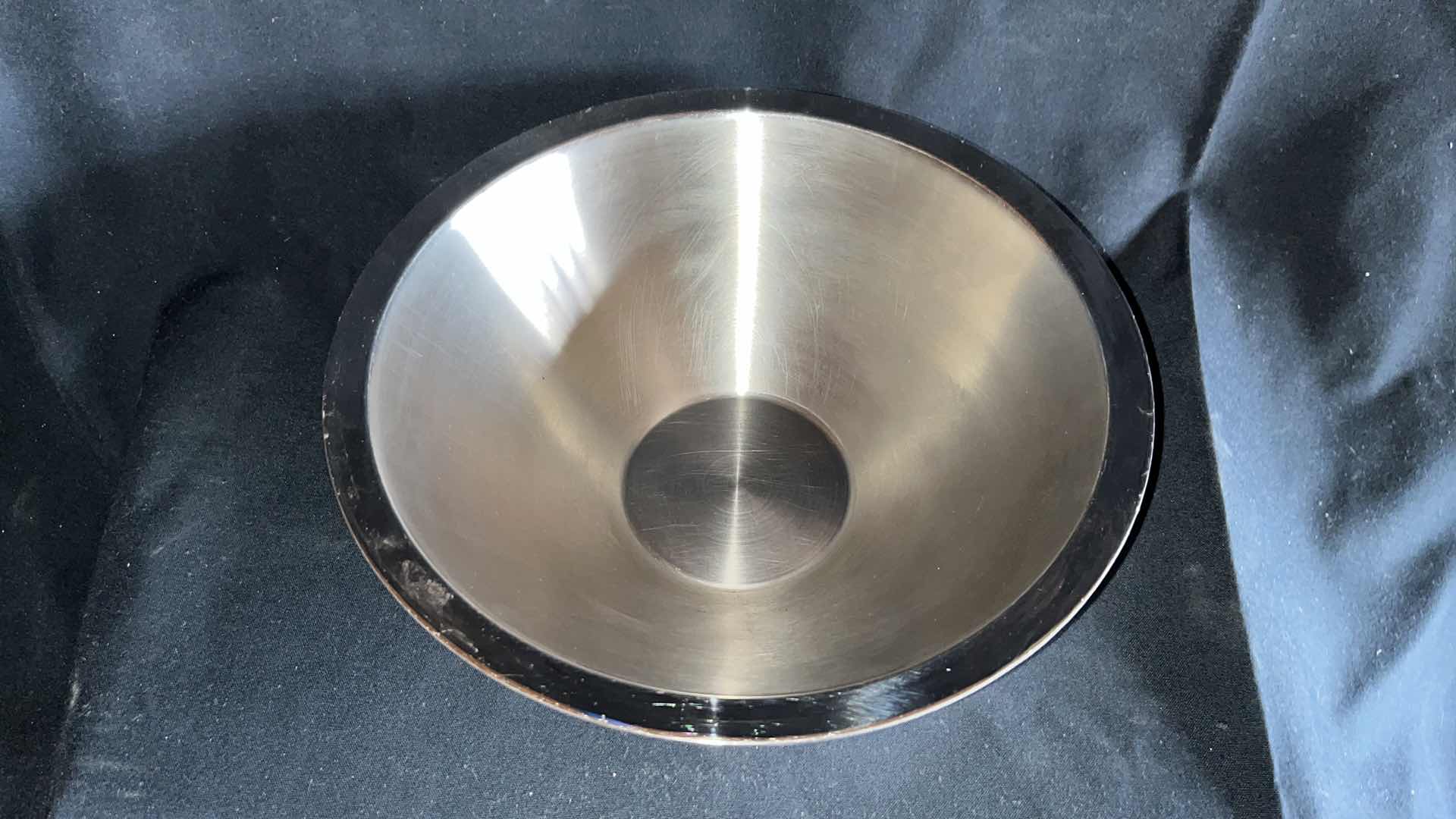 Photo 2 of VOLLRATH 46578 DOUBLE WALL CONICAL SERVING BOWL 2.8 QT (1)