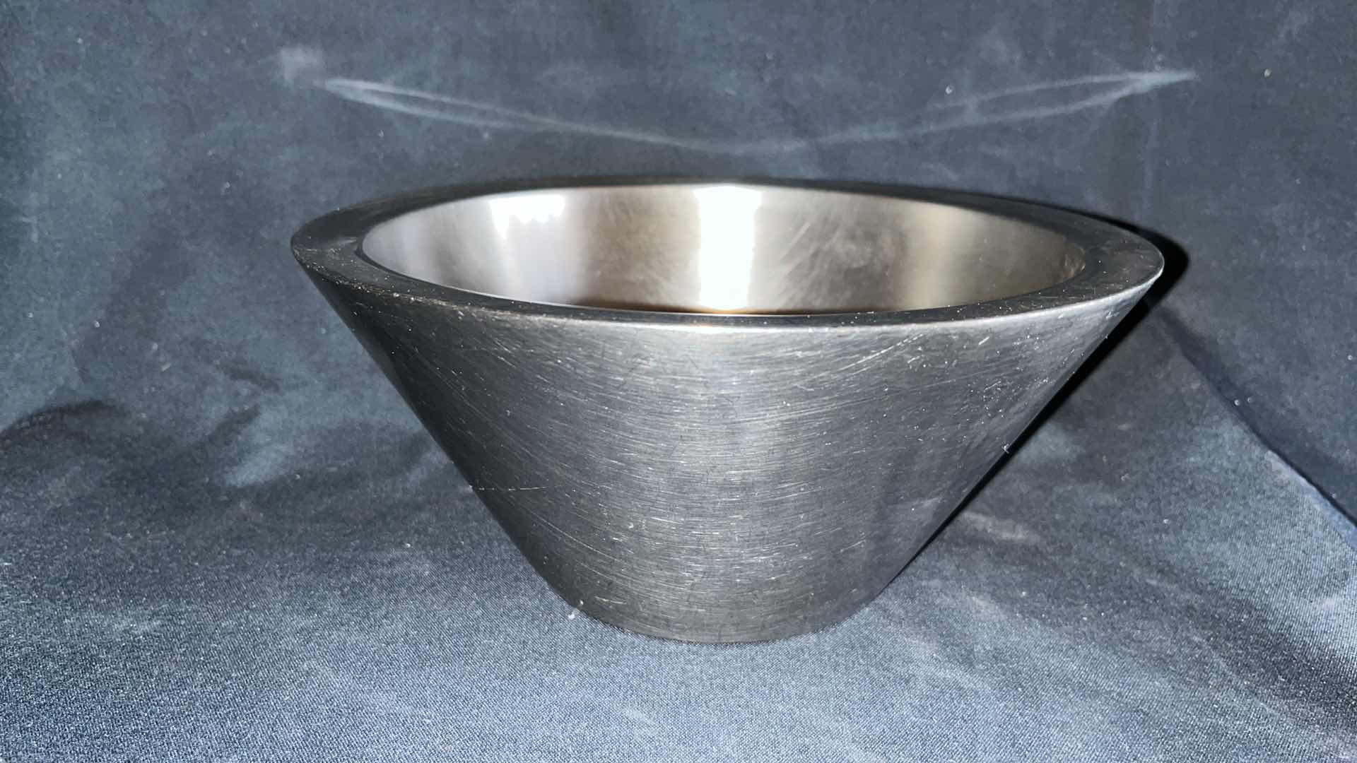 Photo 1 of VOLLRATH 46577 DOUBLE WALL CONICAL SERVING BOWL 2.5 QT (1)