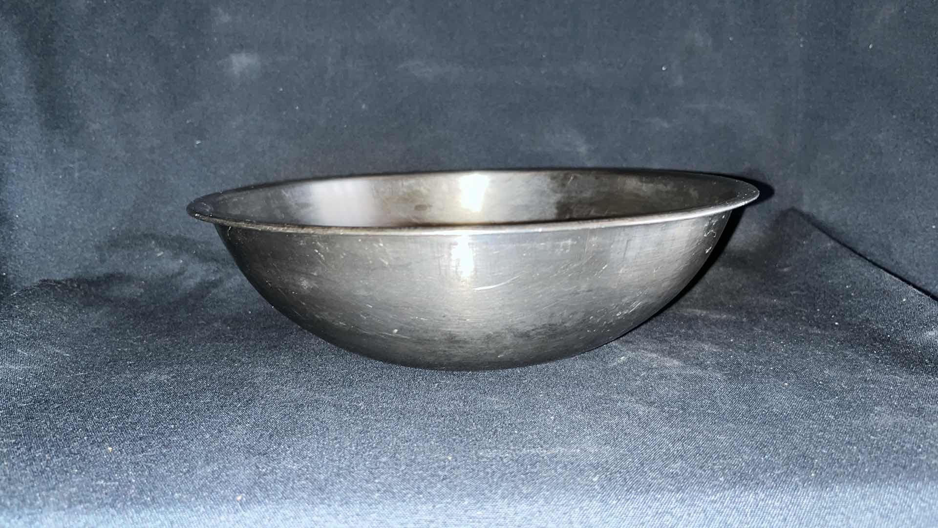 Photo 1 of STAINLESS STEEL MIXING BOWL 9” X 3” (3)